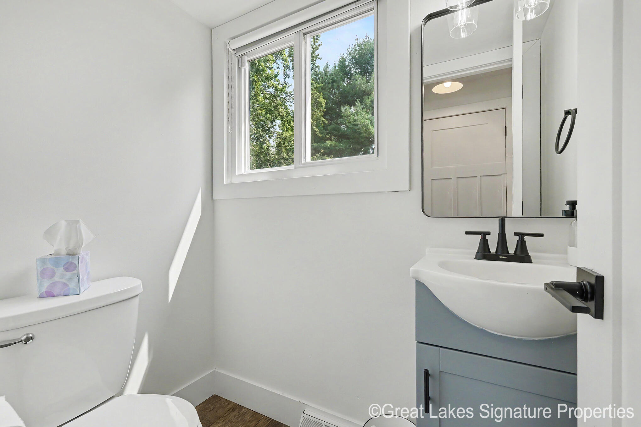 8282 Courtland Drive Ne Property Photo 11