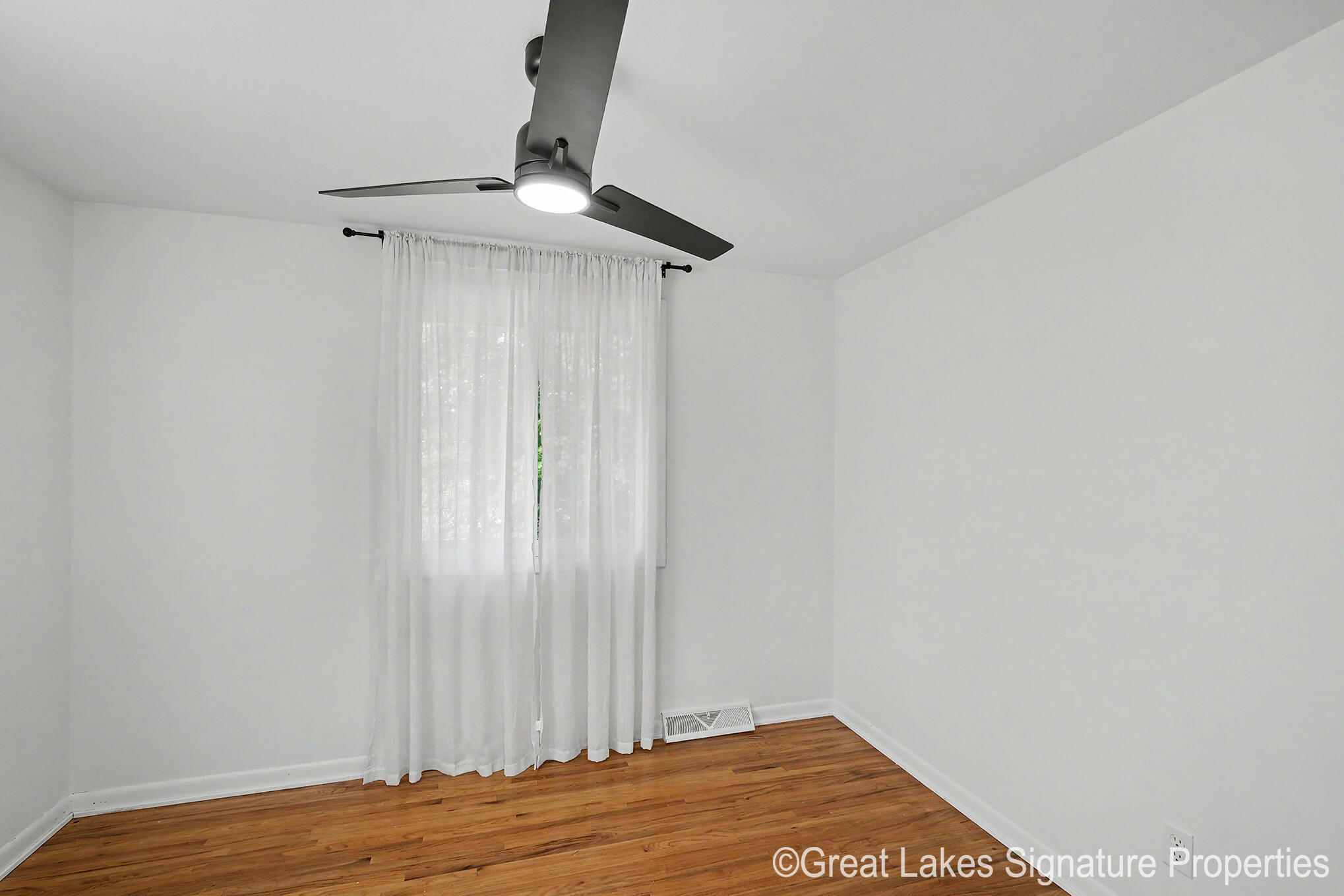8282 Courtland Drive Ne Property Photo 22