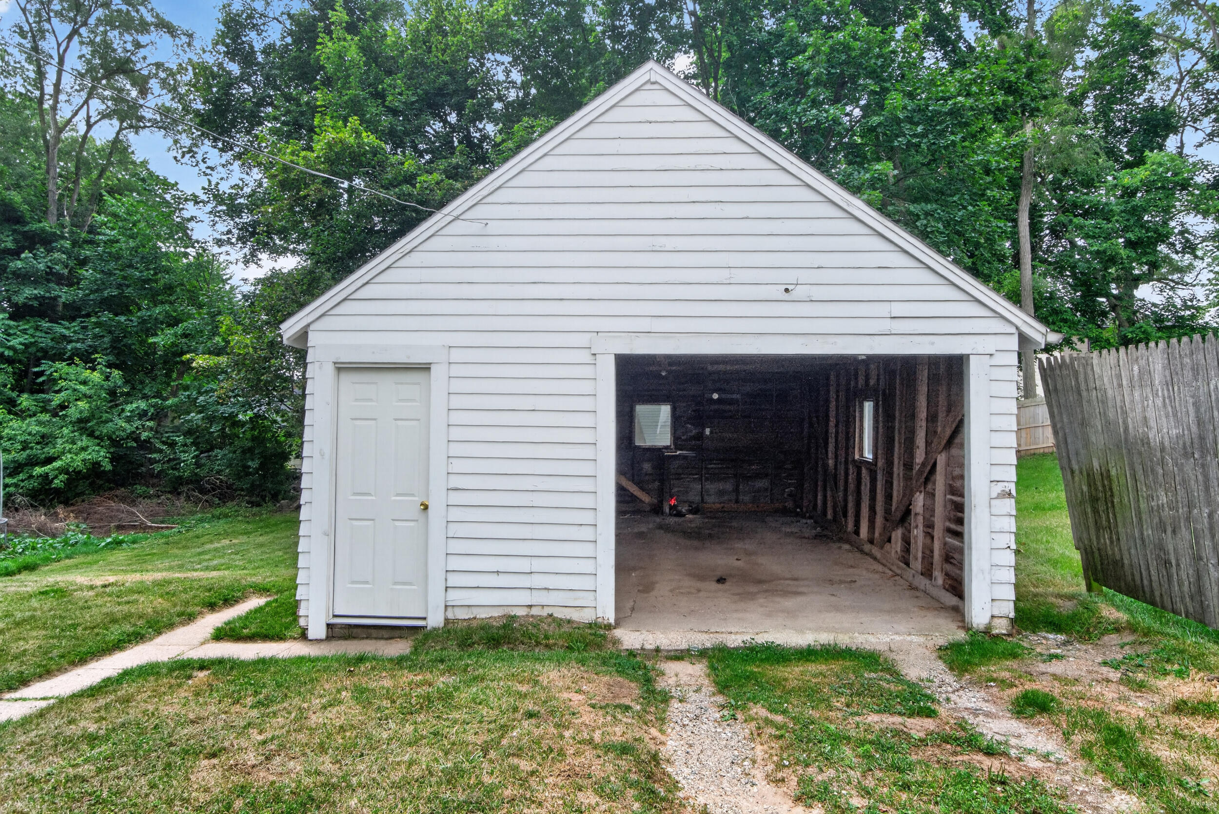 135 E Mansion Property Photo 8