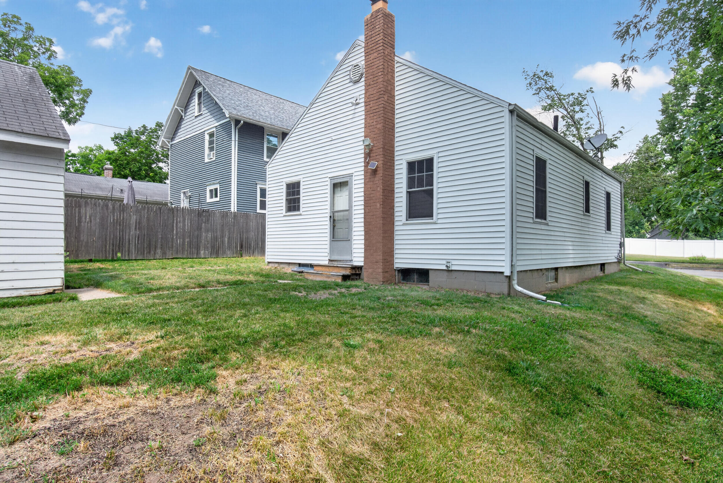 135 E Mansion Property Photo 10