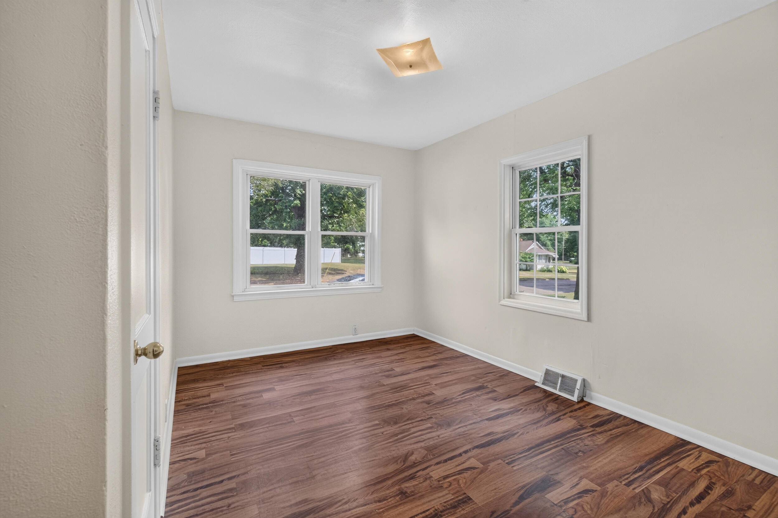 135 E Mansion Property Photo 20