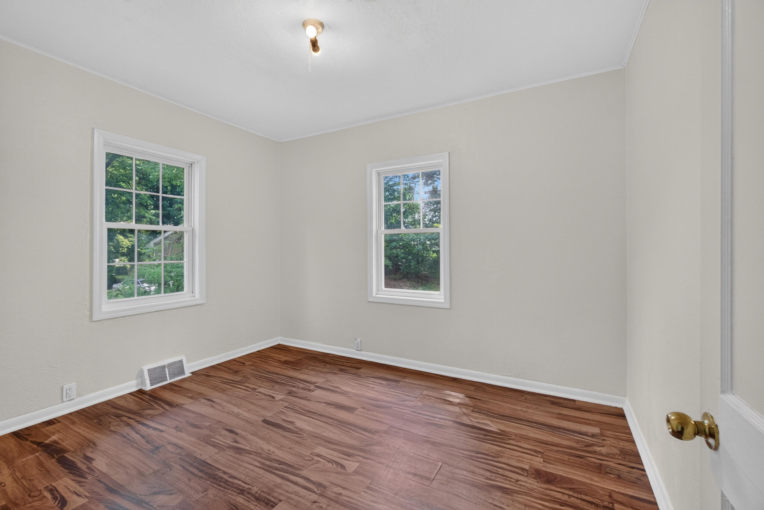 135 E Mansion Property Photo 32