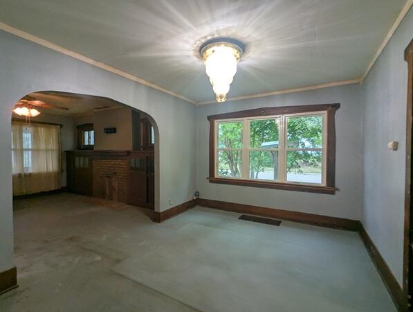 140 W Addison Street Property Photo 4