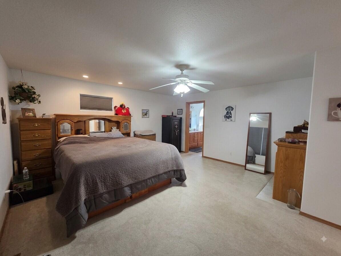 1106 S Bundy Drive Property Photo 5
