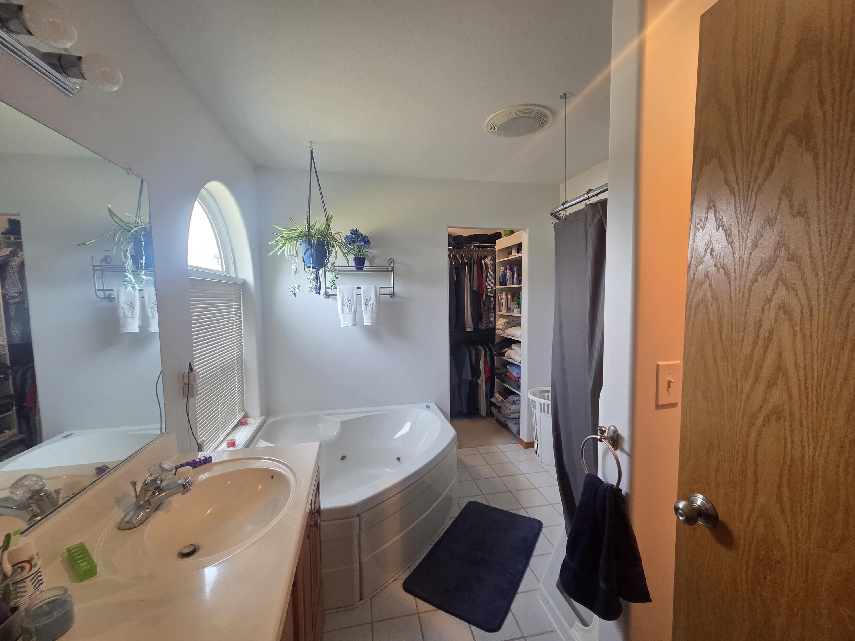 1106 S Bundy Drive Property Photo 6