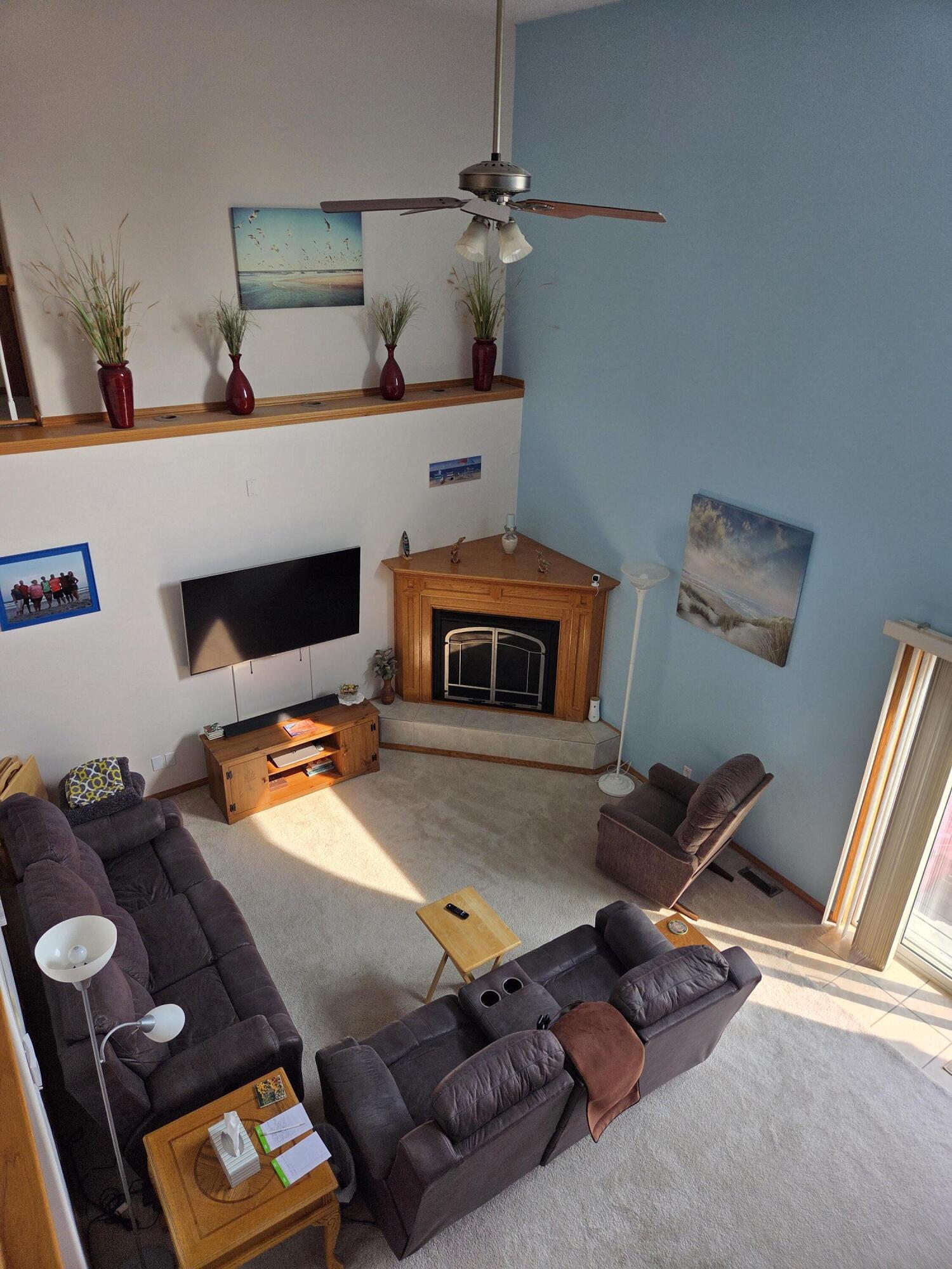 1106 S Bundy Drive Property Photo 7