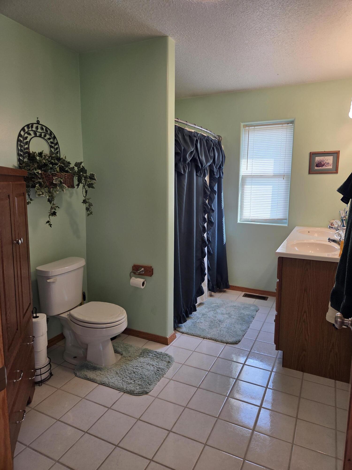 1106 S Bundy Drive Property Photo 13