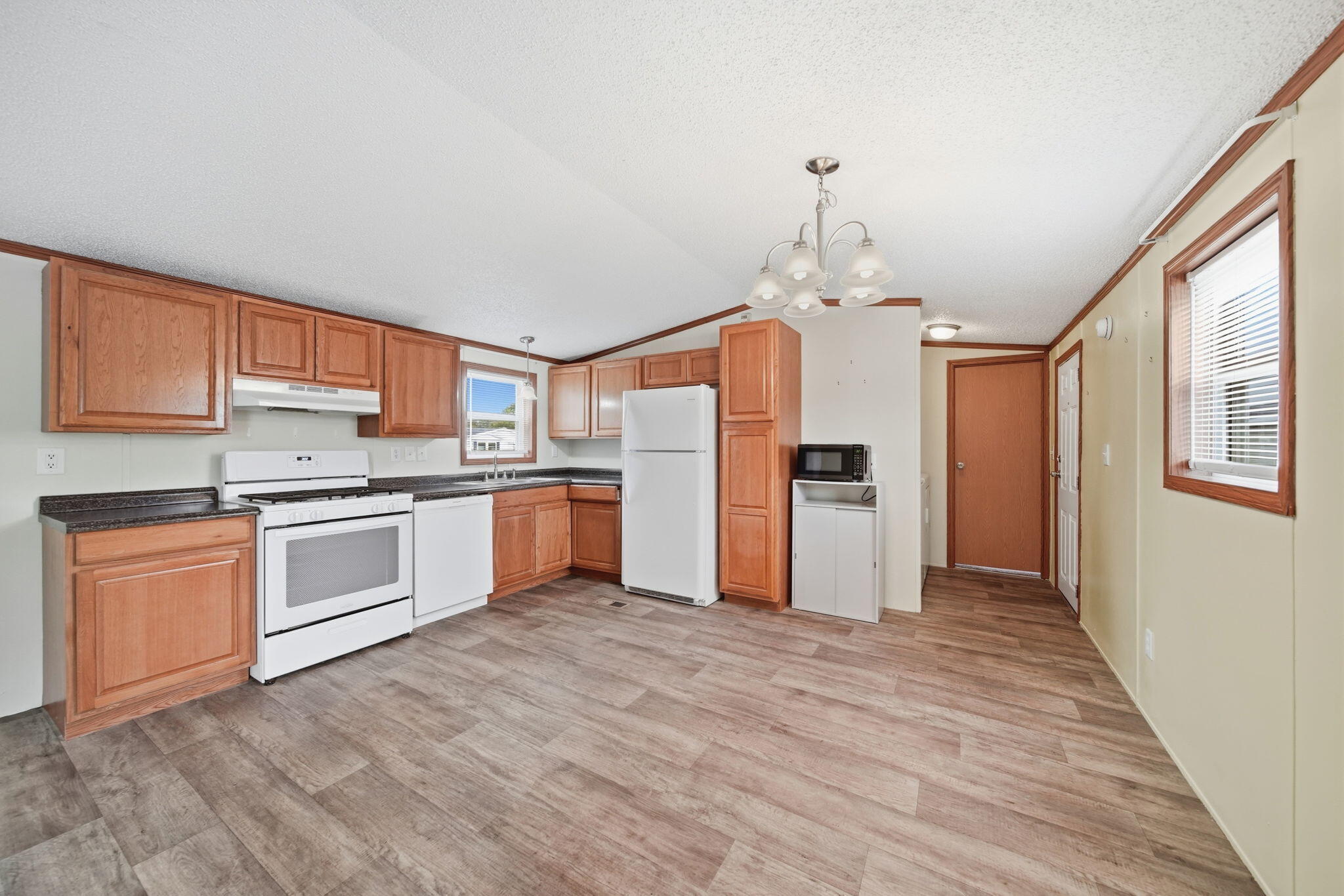 181 Newbury Property Photo 9