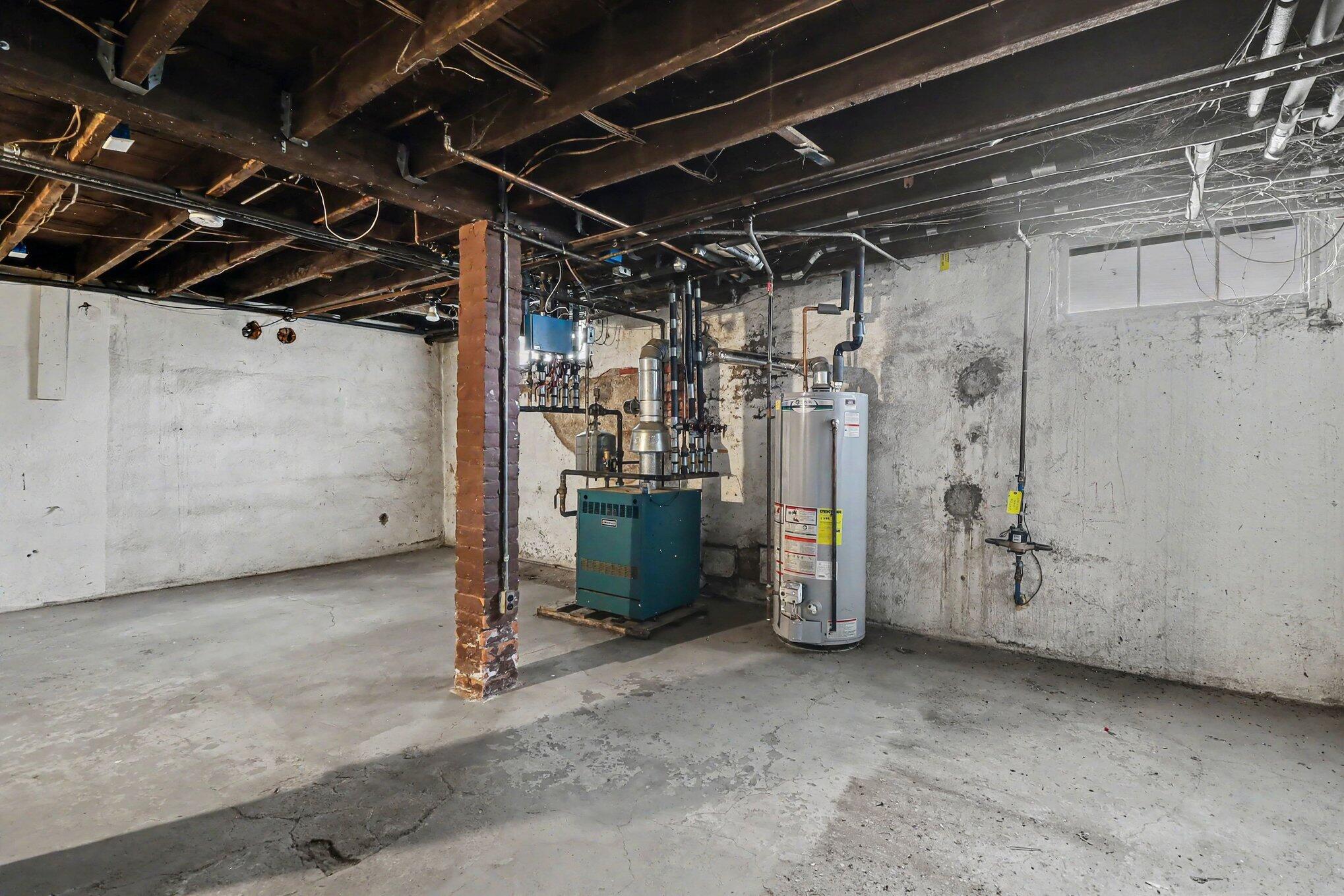 718 Lowell Street Property Photo 5