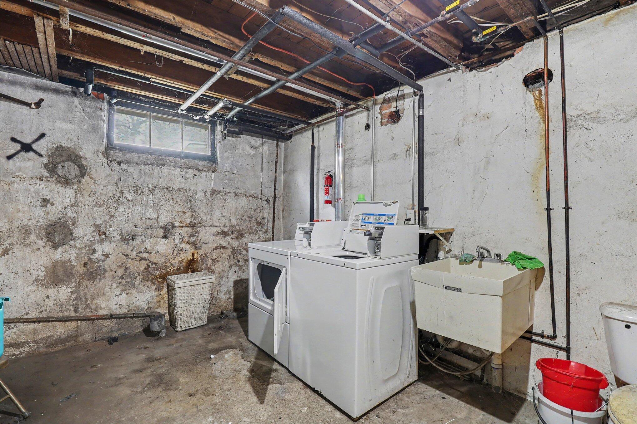 718 Lowell Street Property Photo 6