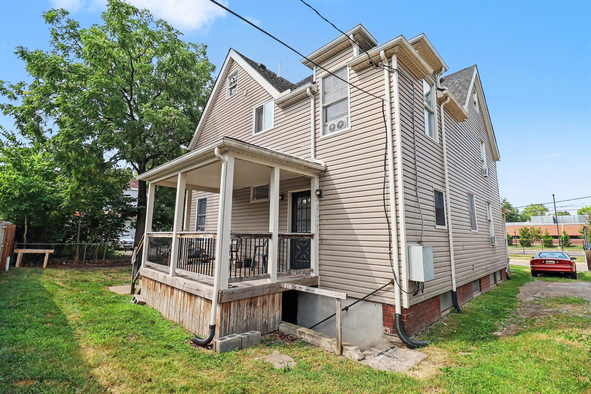 718 Lowell Street Property Photo 8