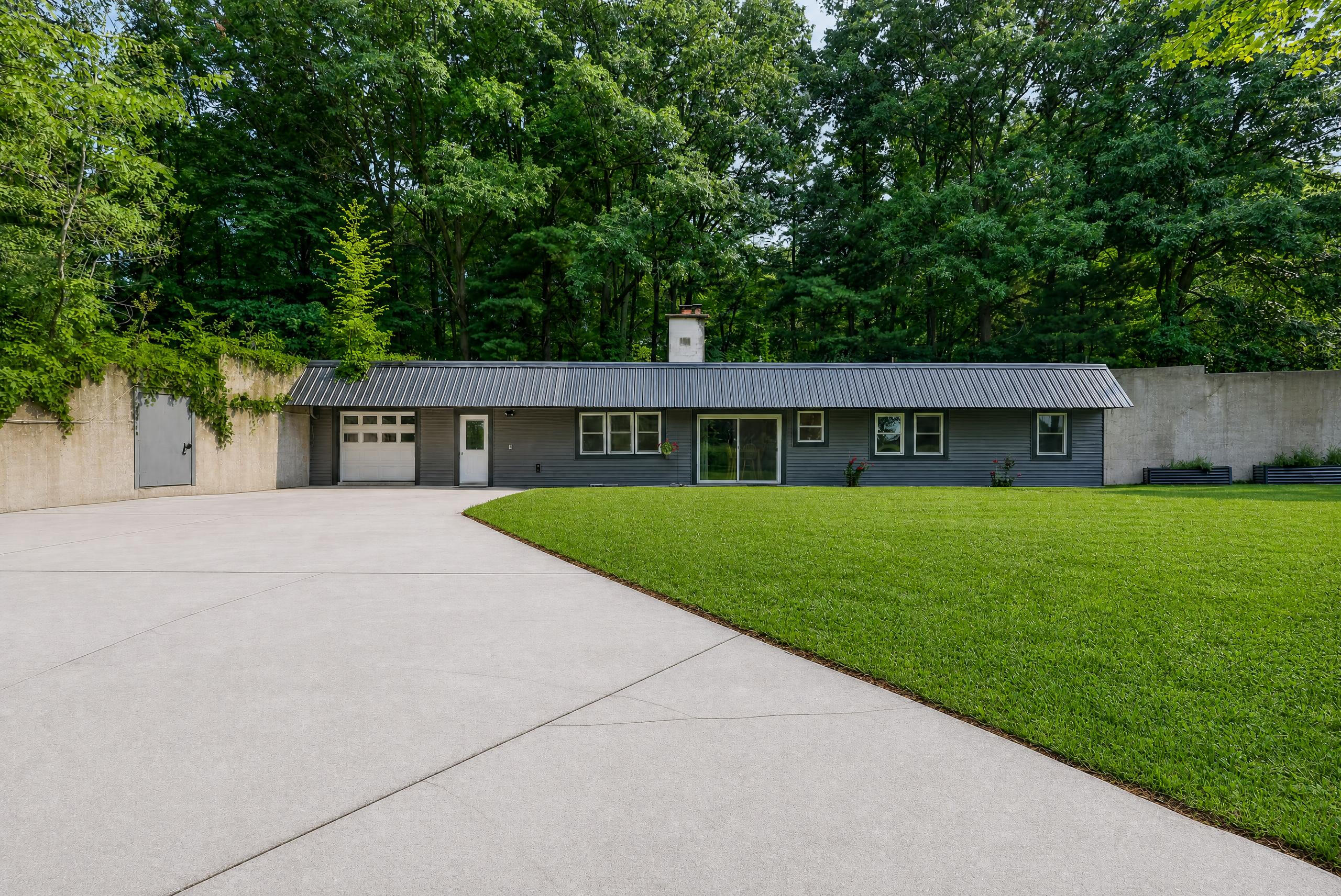 1166 N Long Road Property Photo 2