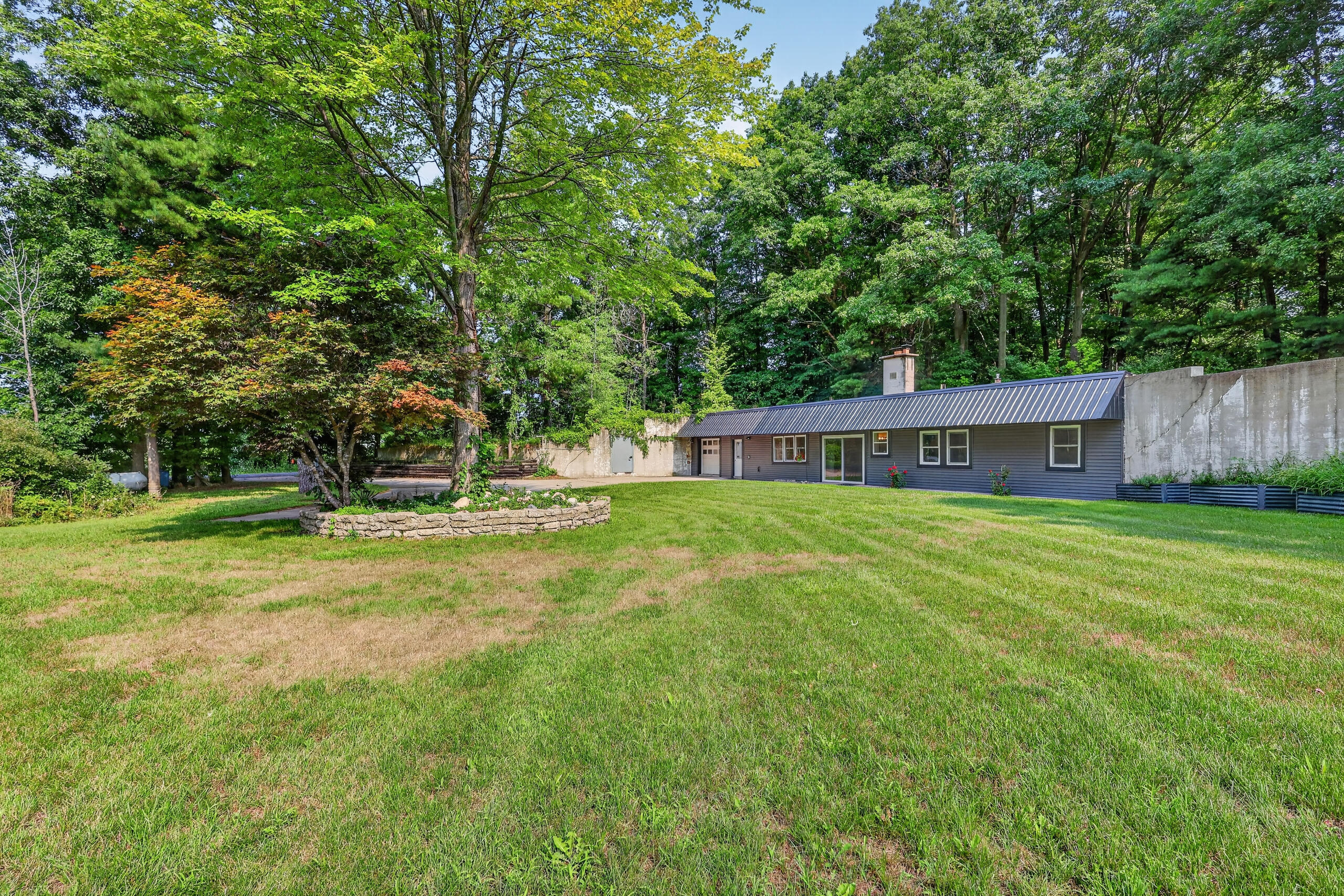 1166 N Long Road Property Photo 3
