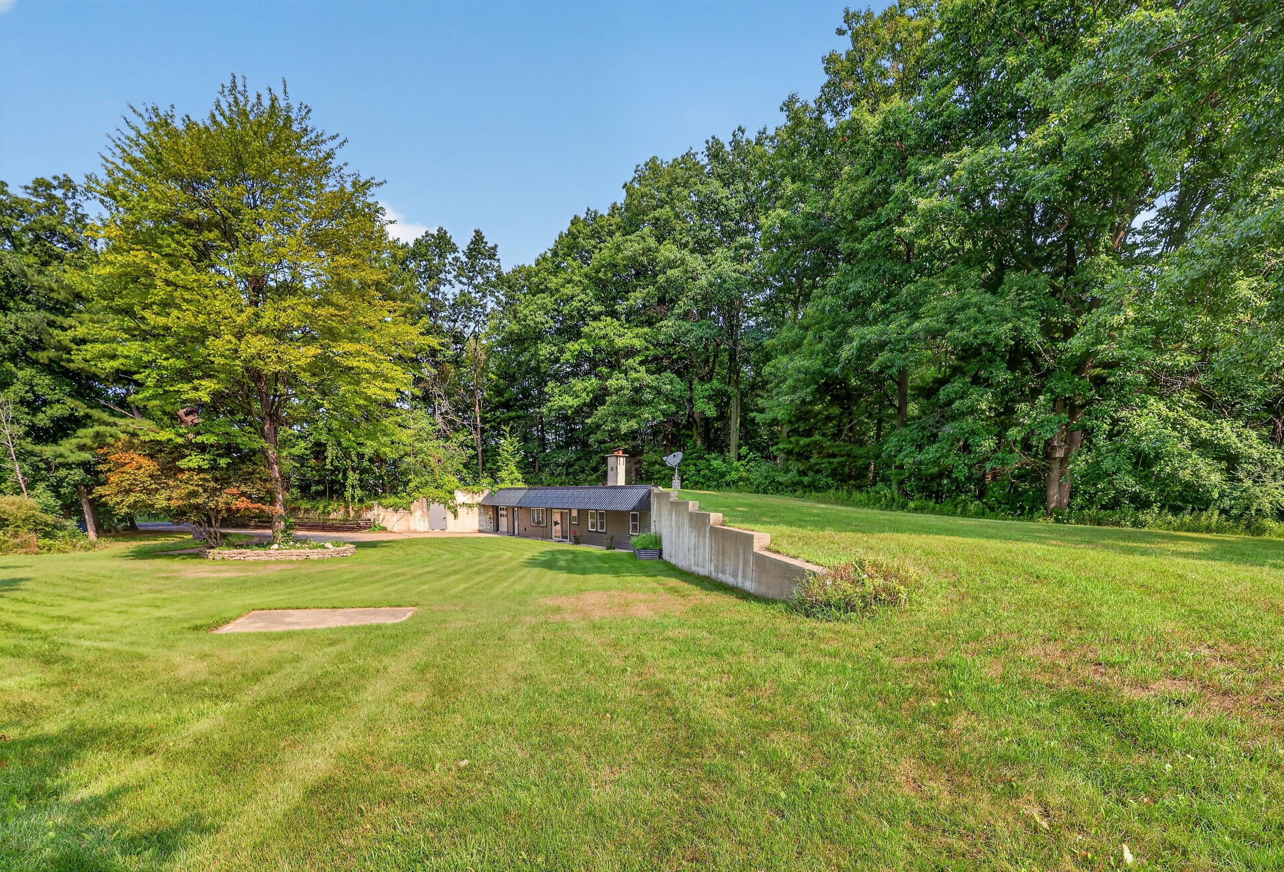1166 N Long Road Property Photo 4