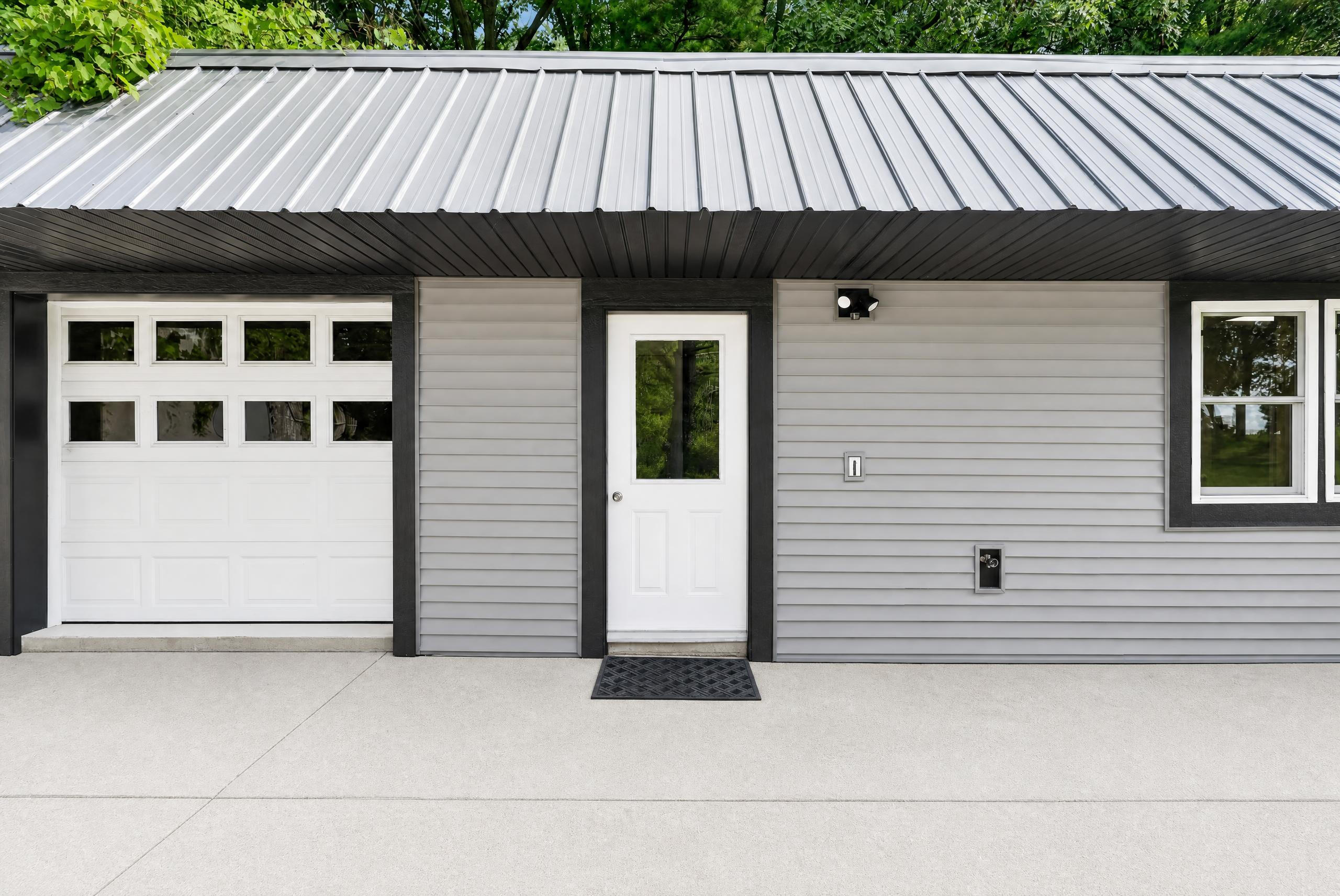 1166 N Long Road Property Photo 10