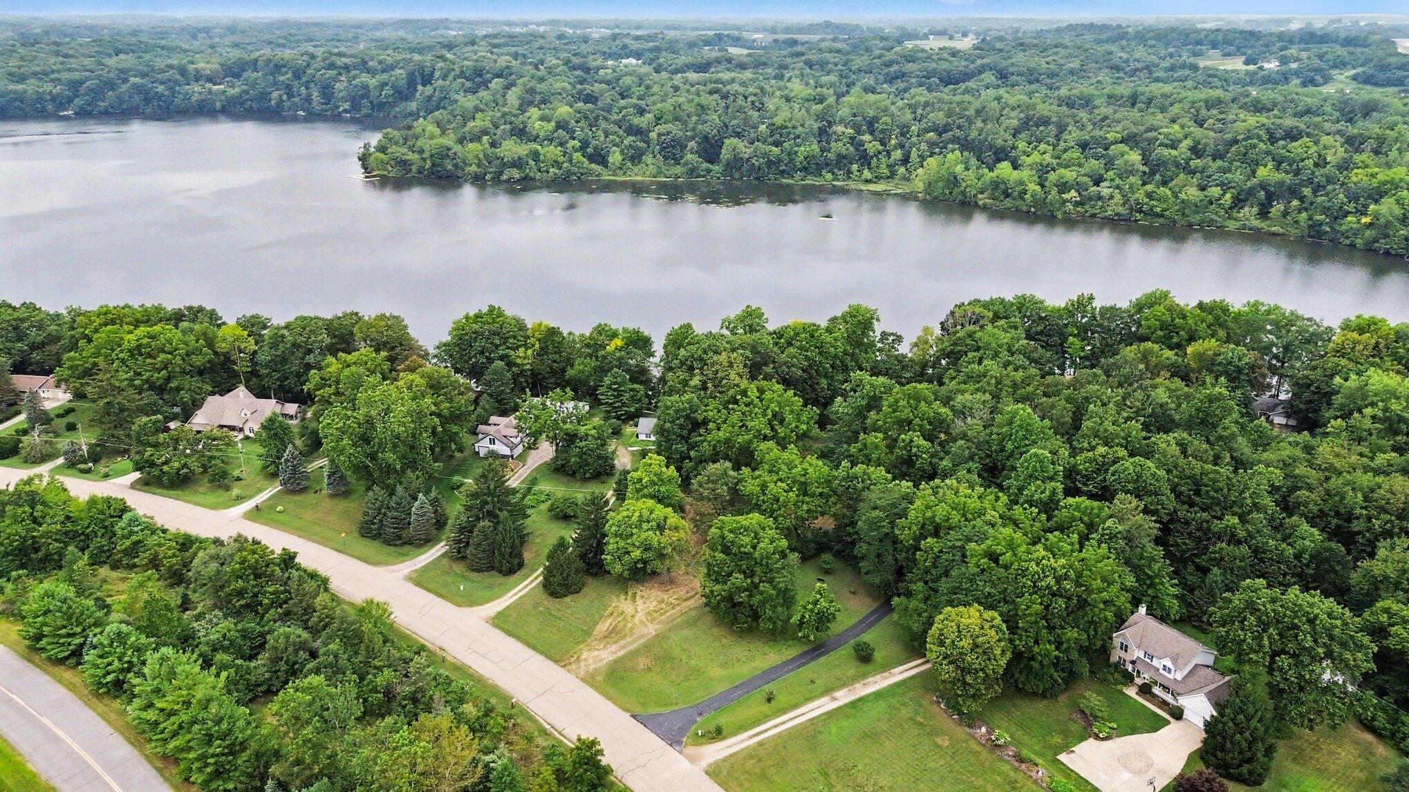 4239 Lake Chapin Bluff Property Photo 9