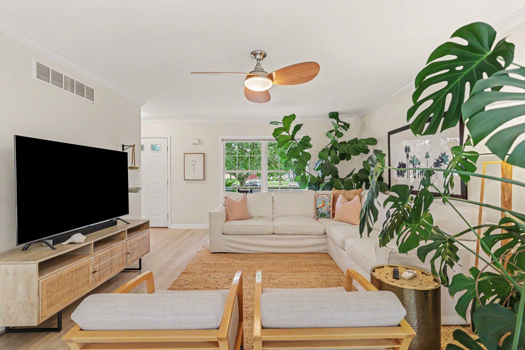 6103 Wheatlands Avenue Property Photo 3