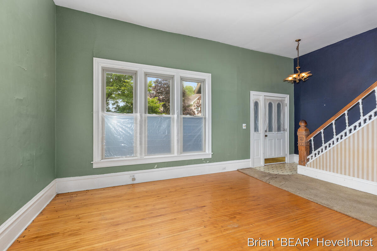 827 Fairview Avenue Ne Property Photo 8