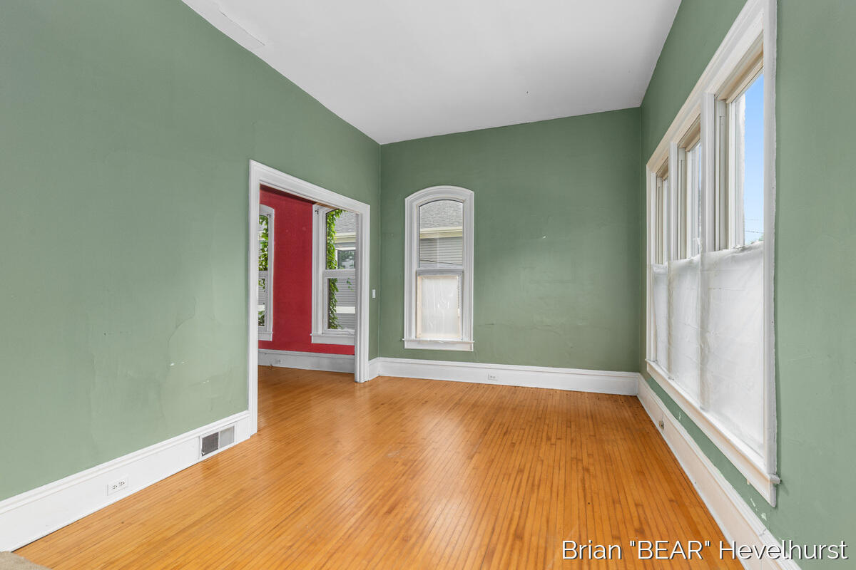 827 Fairview Avenue Ne Property Photo 9