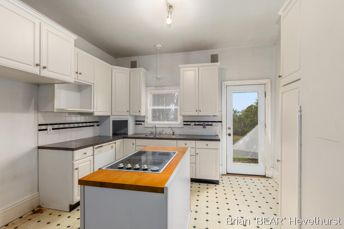 827 Fairview Avenue Ne Property Photo 12
