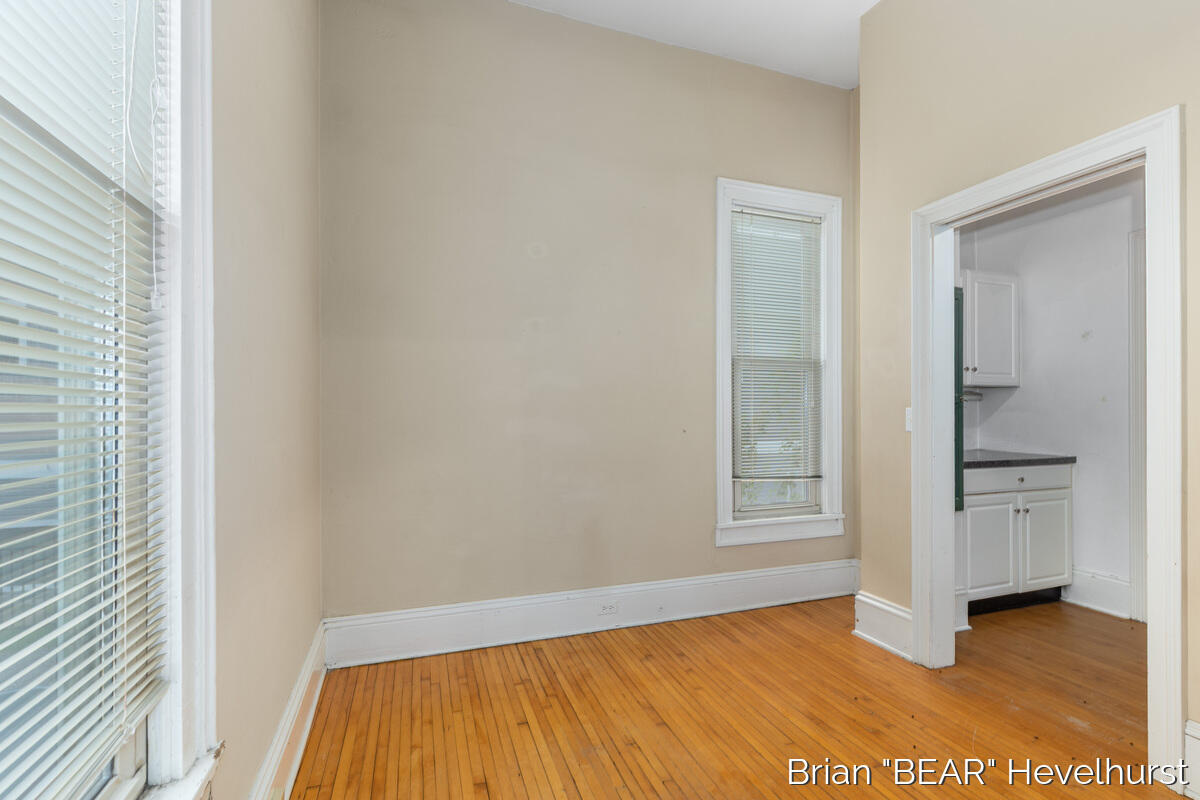 827 Fairview Avenue Ne Property Photo 16