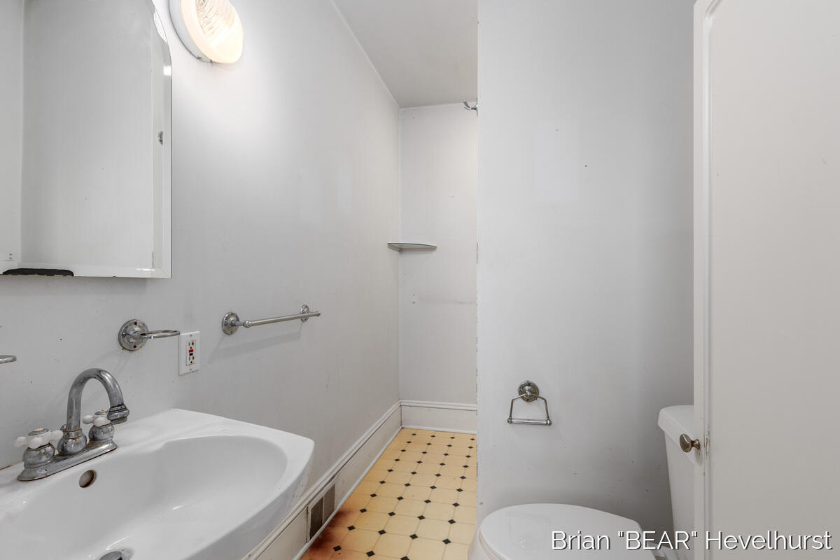 827 Fairview Avenue Ne Property Photo 17