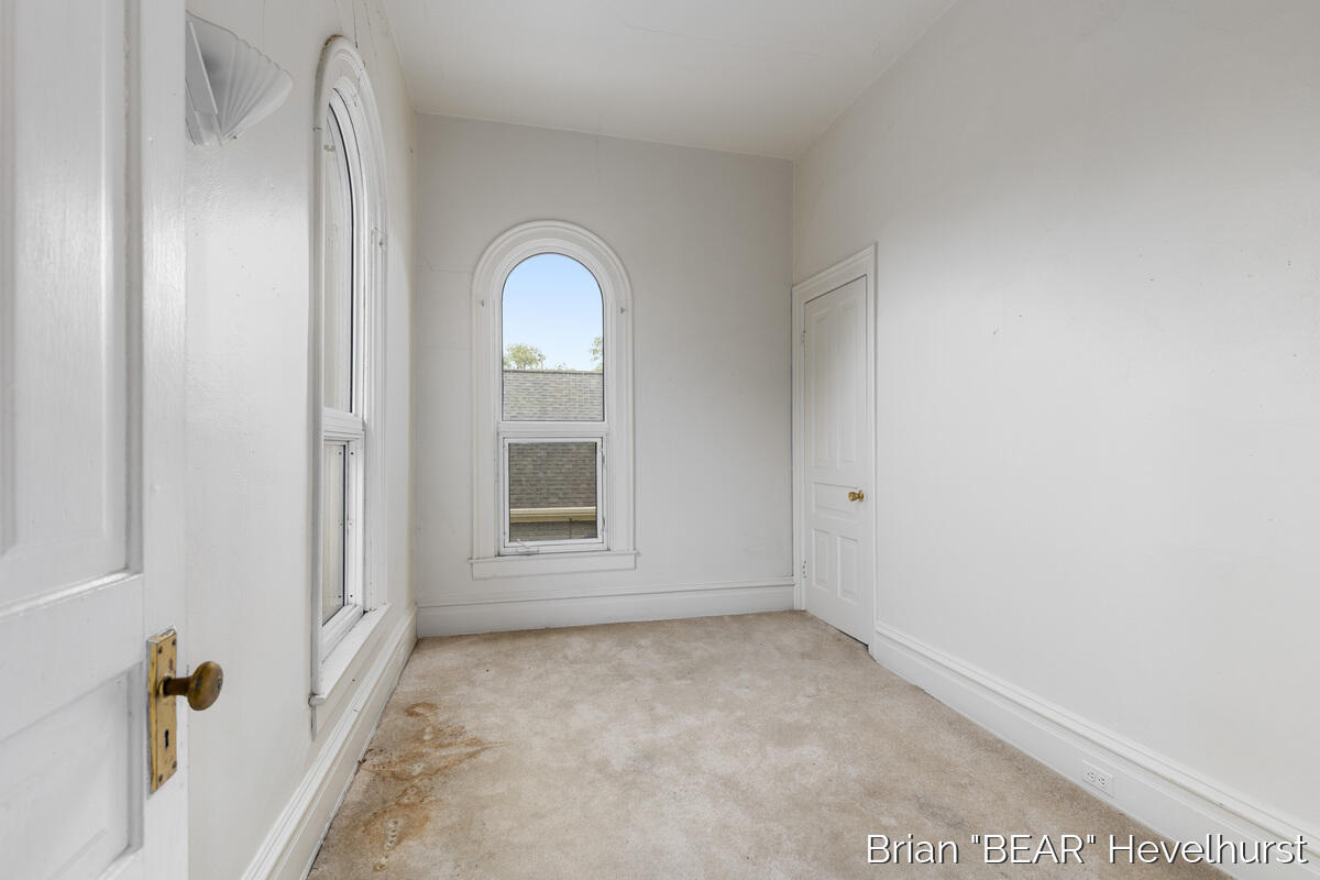 827 Fairview Avenue Ne Property Photo 20