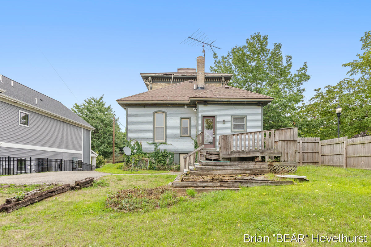 827 Fairview Avenue Ne Property Photo 21