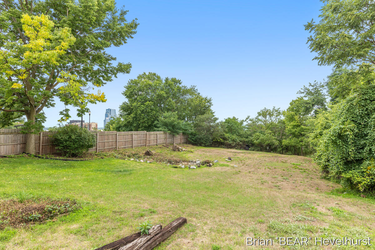 827 Fairview Avenue Ne Property Photo 22