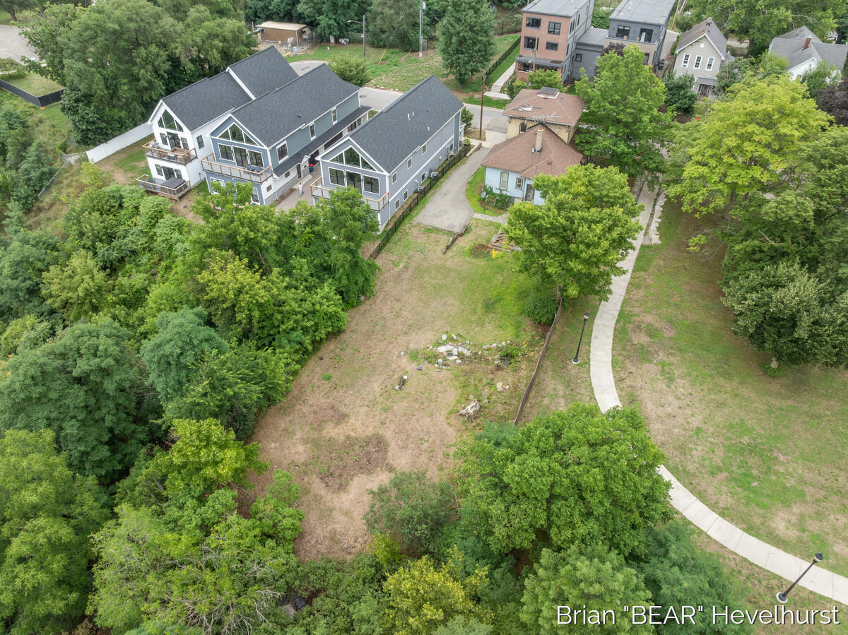 827 Fairview Avenue Ne Property Photo 25