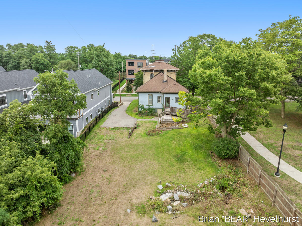 827 Fairview Avenue Ne Property Photo 26