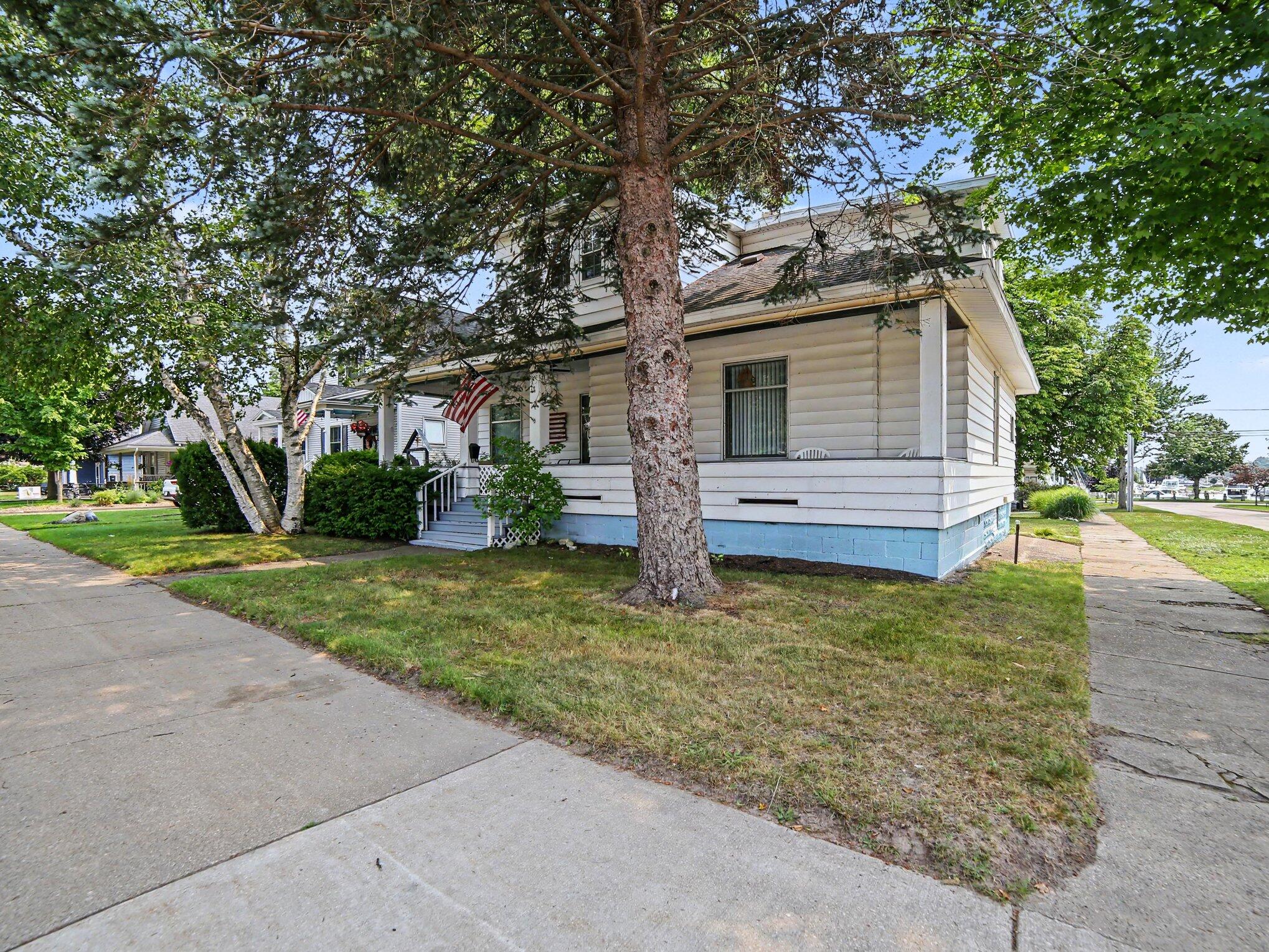 511 W Ludington Avenue Property Photo 5