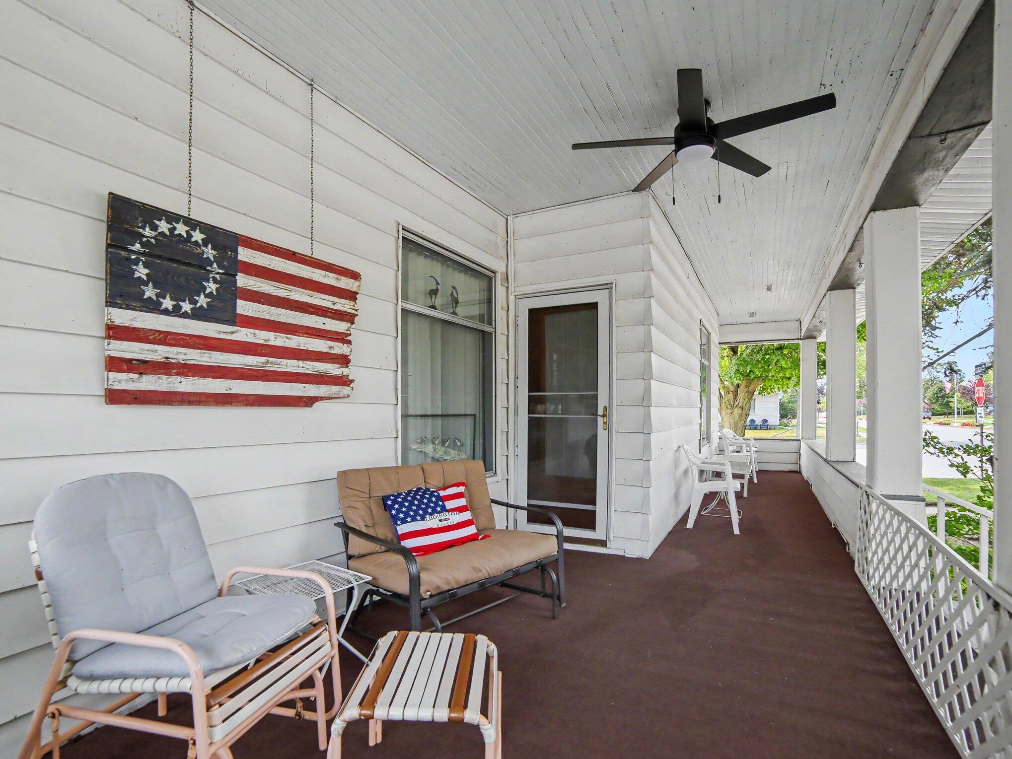 511 W Ludington Avenue Property Photo 10