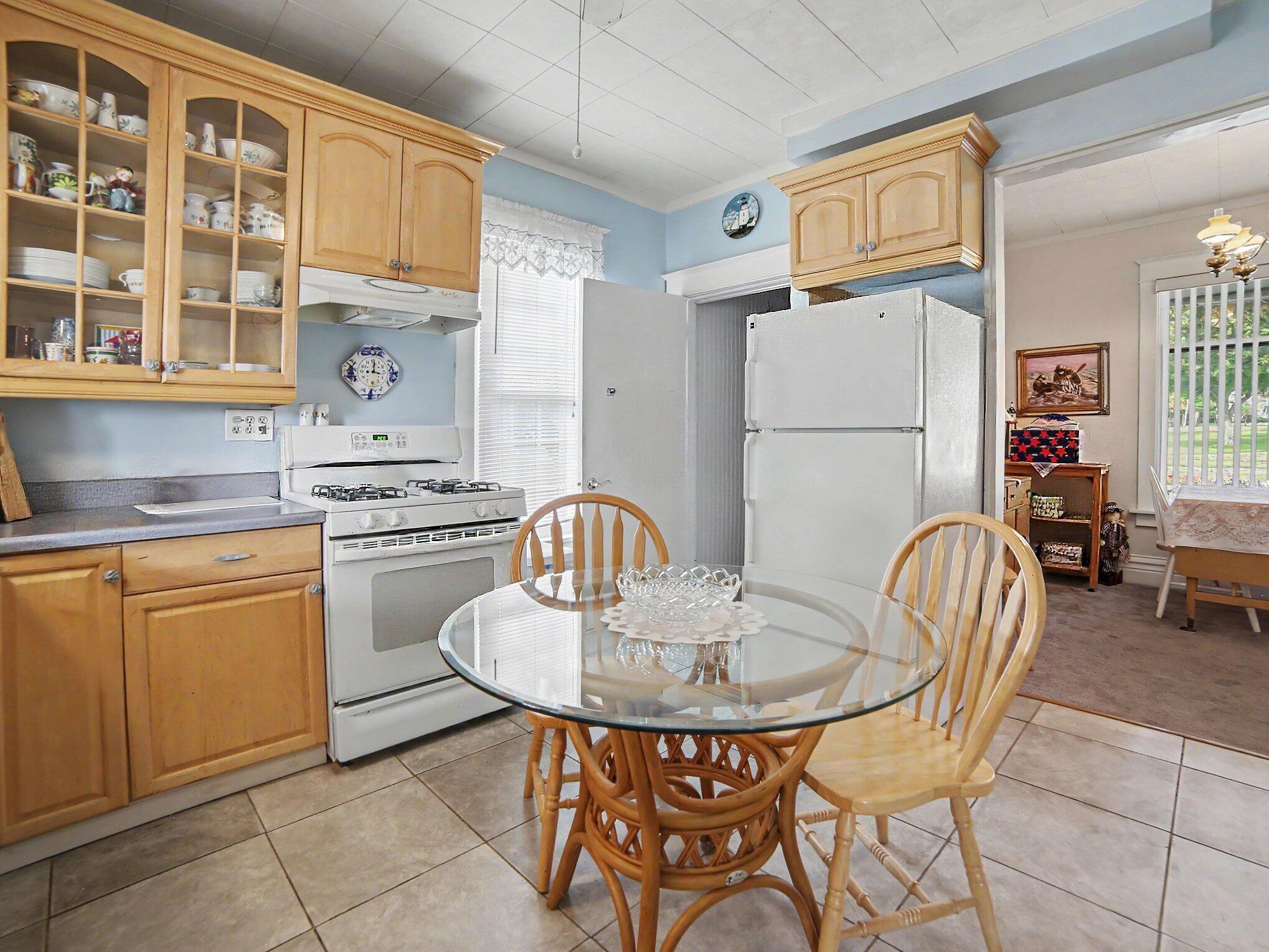 511 W Ludington Avenue Property Photo 16