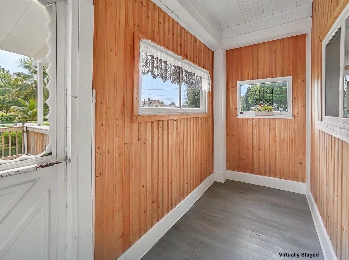 511 W Ludington Avenue Property Photo 18