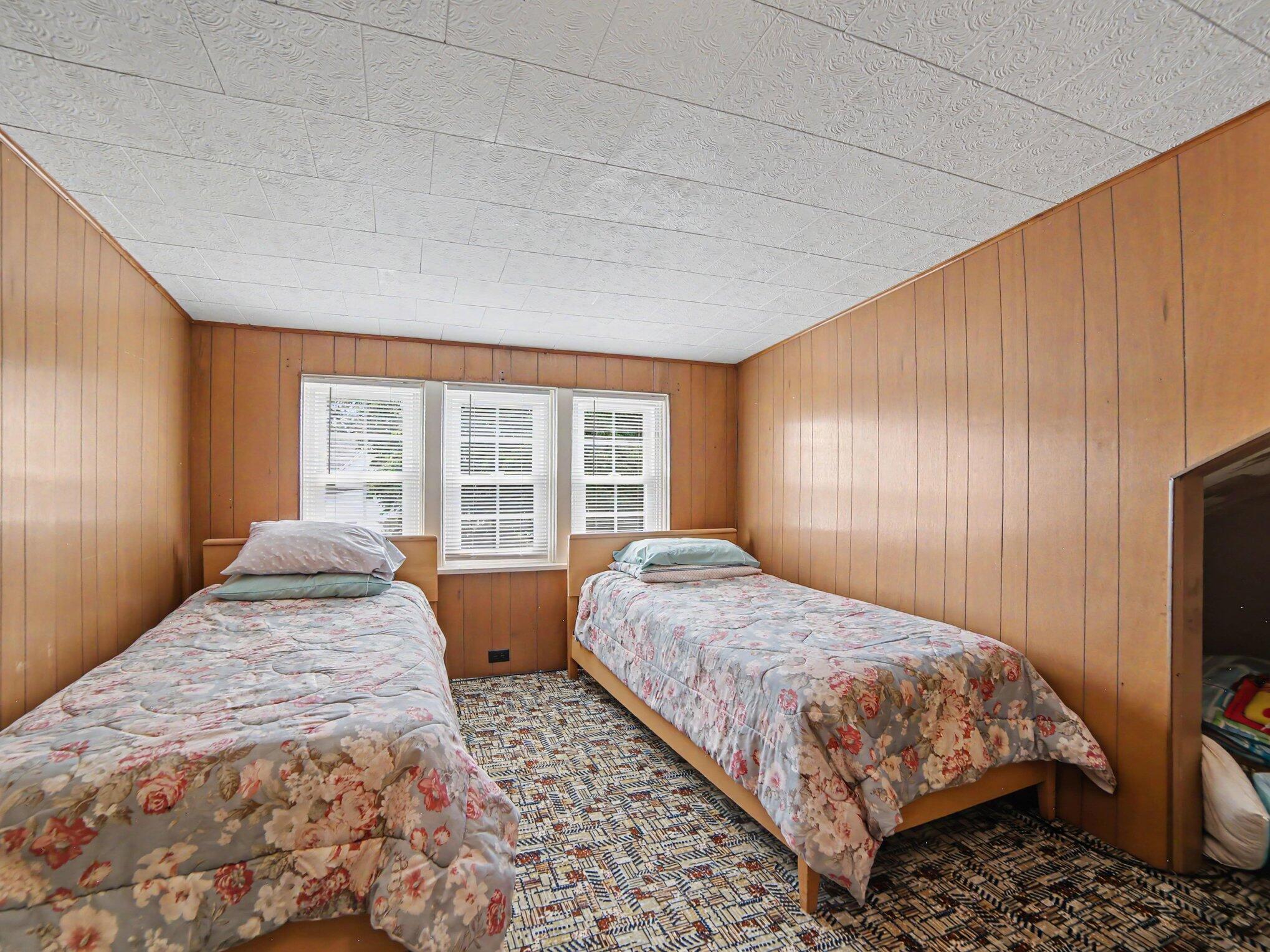 511 W Ludington Avenue Property Photo 28
