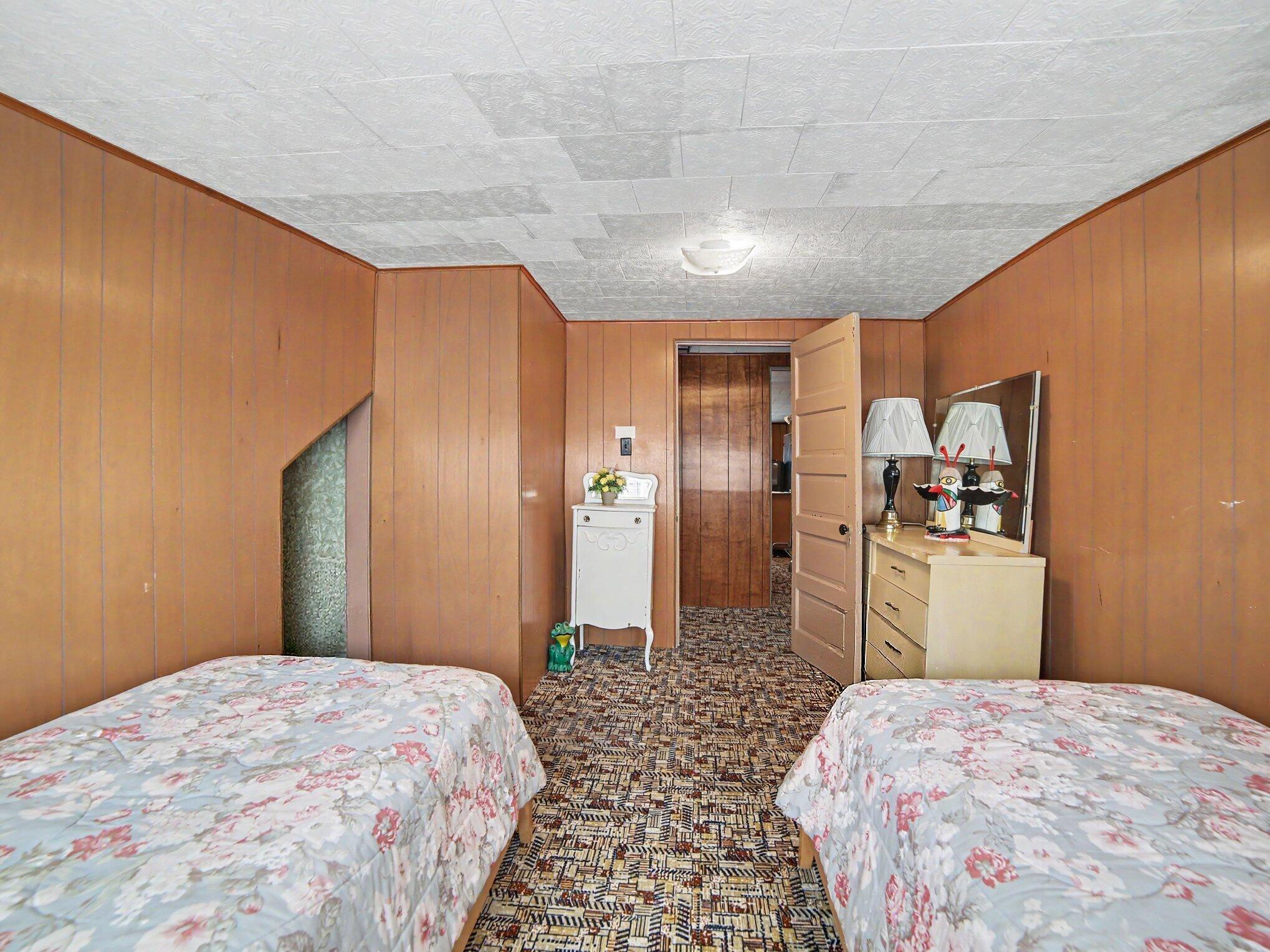 511 W Ludington Avenue Property Photo 29
