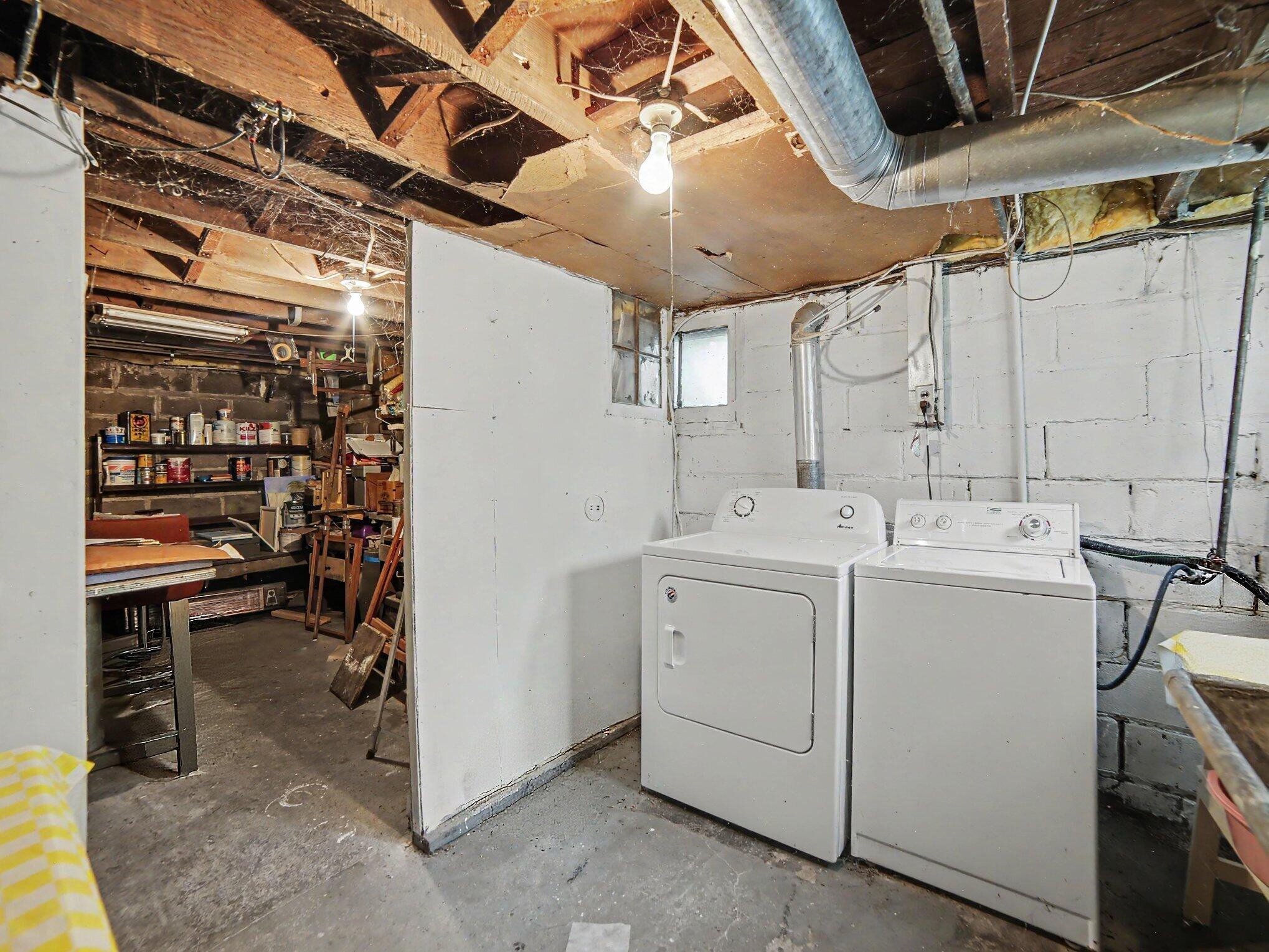 511 W Ludington Avenue Property Photo 31