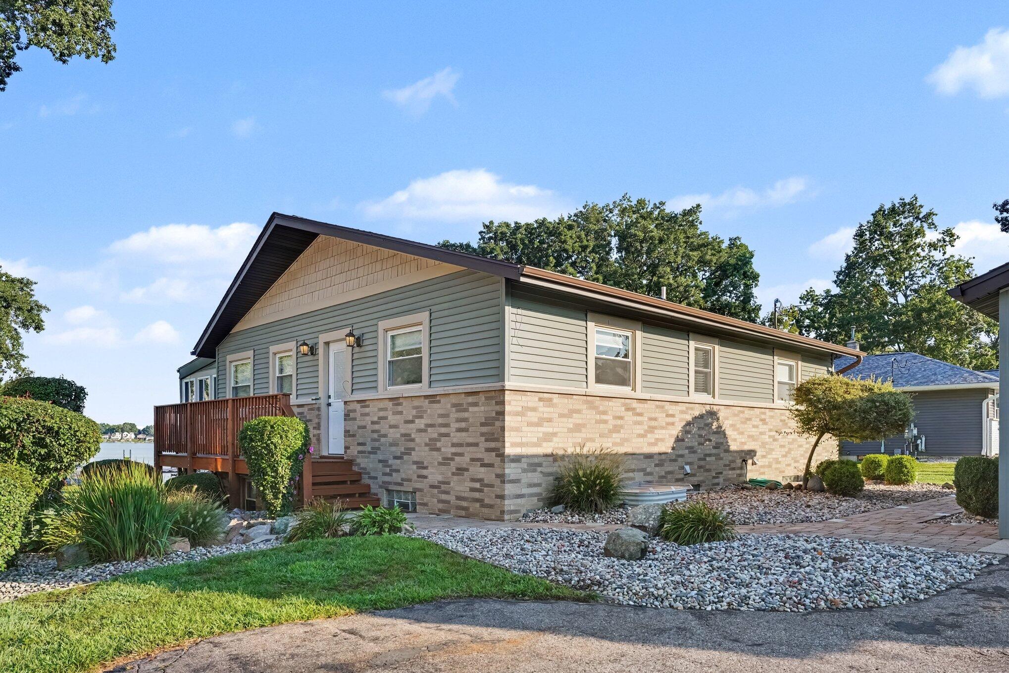 2915 Woodhams Avenue Property Photo 4