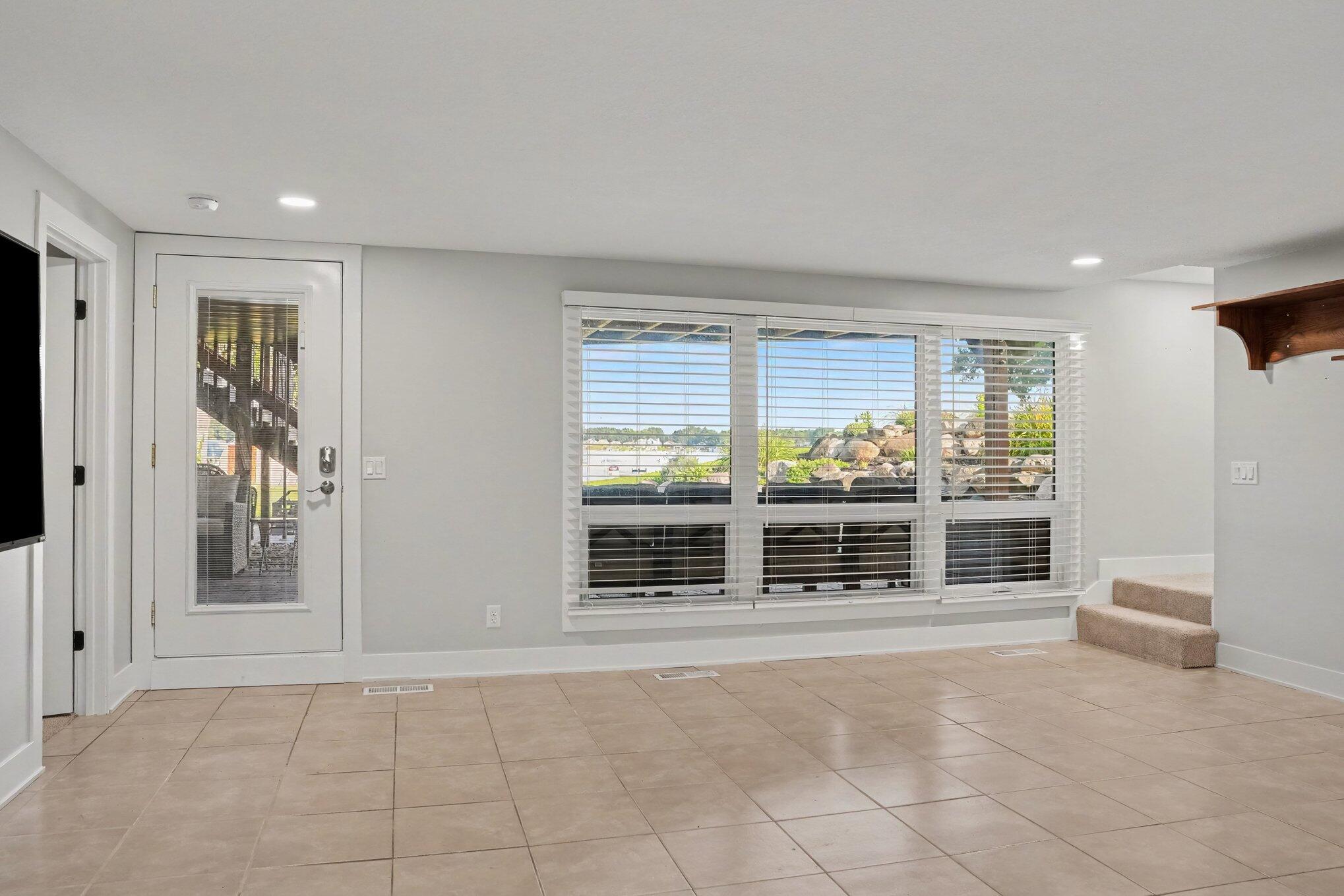 2915 Woodhams Avenue Property Photo 7
