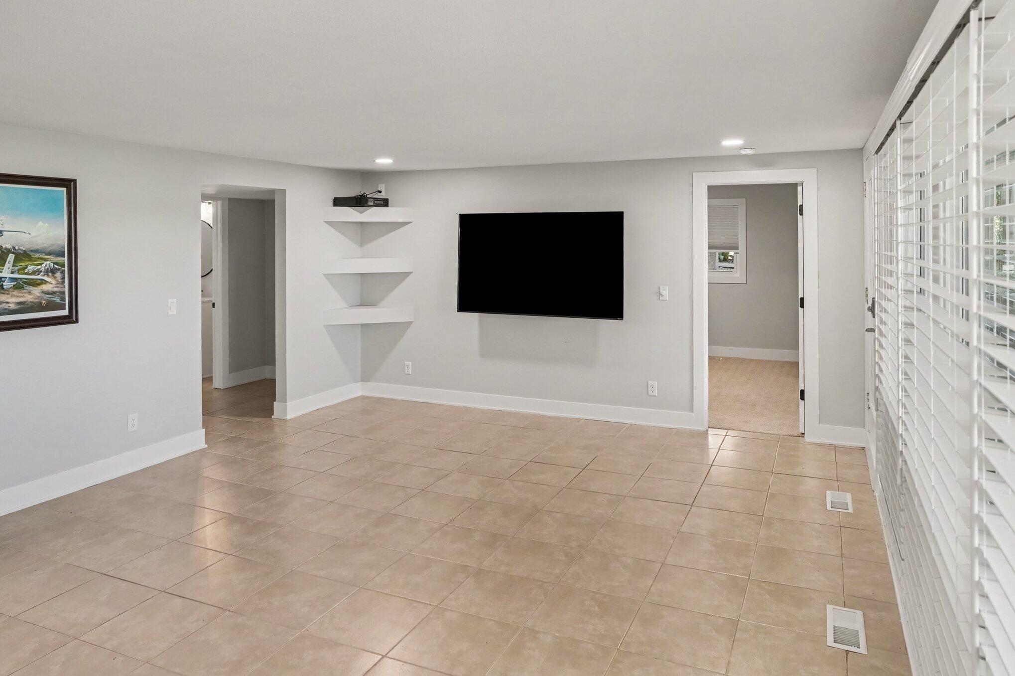 2915 Woodhams Avenue Property Photo 11