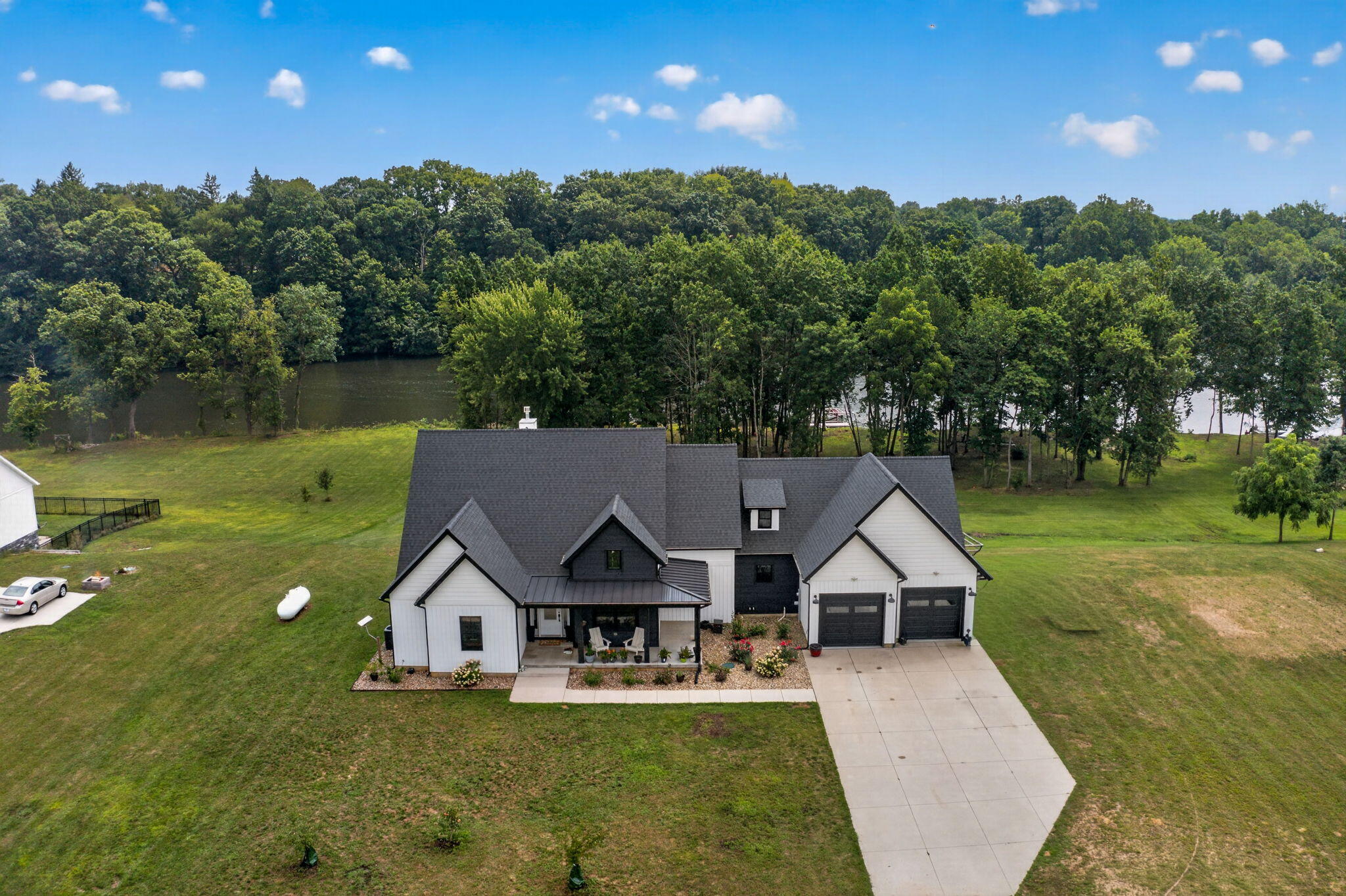 14275 Deer Path Property Photo 1