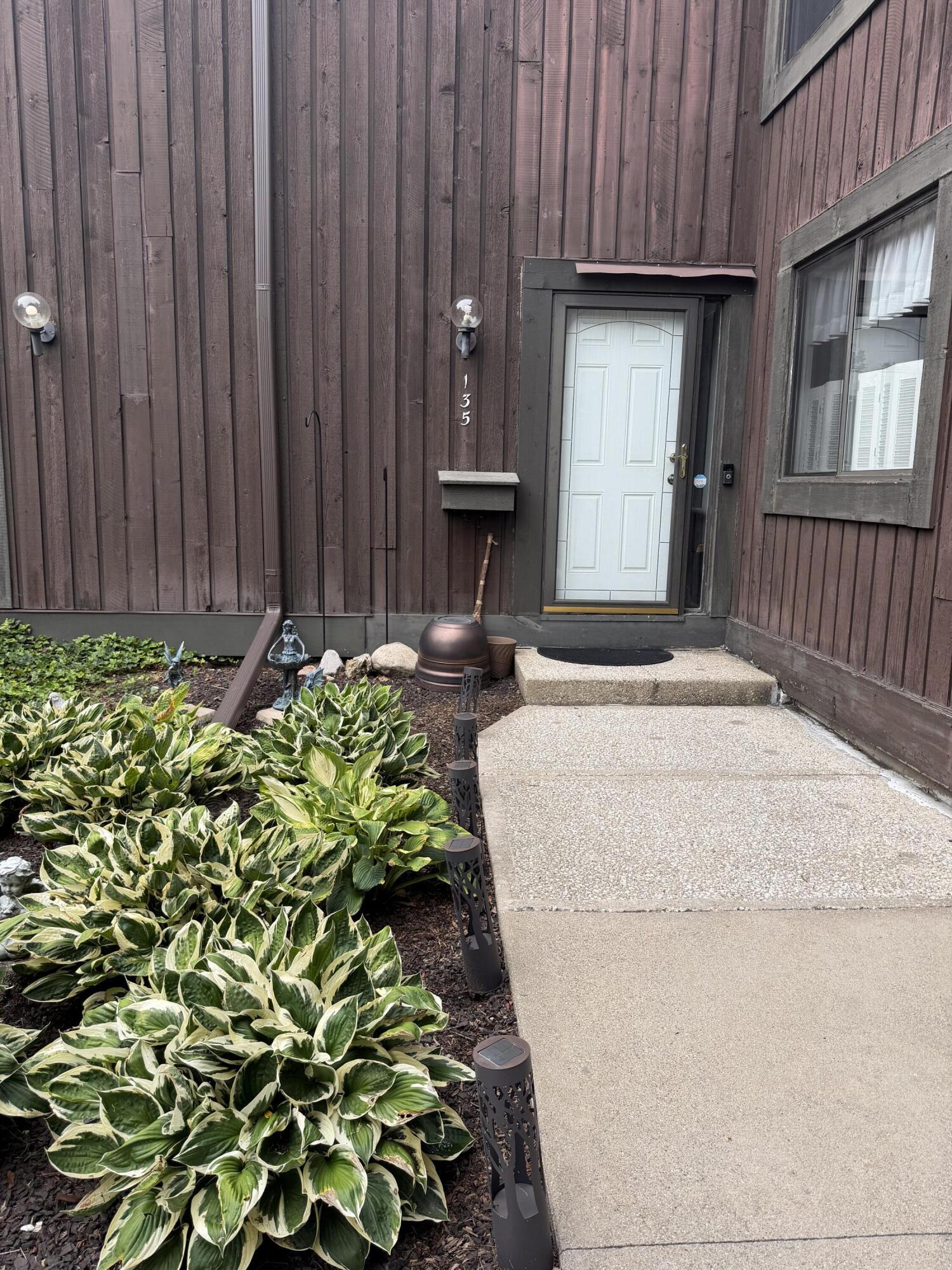 135 Balmoral Court Property Photo 1