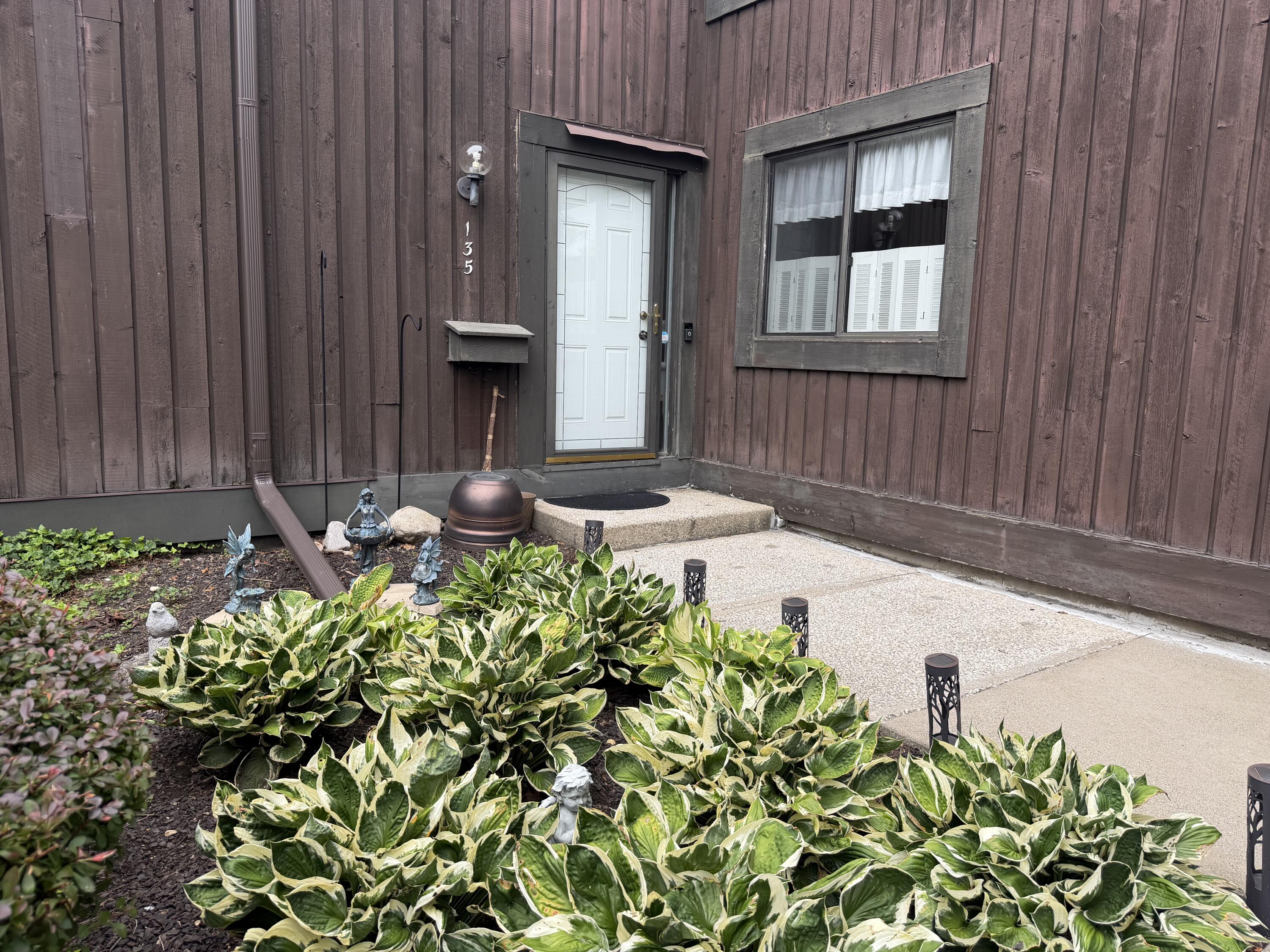 135 Balmoral Court Property Photo 2