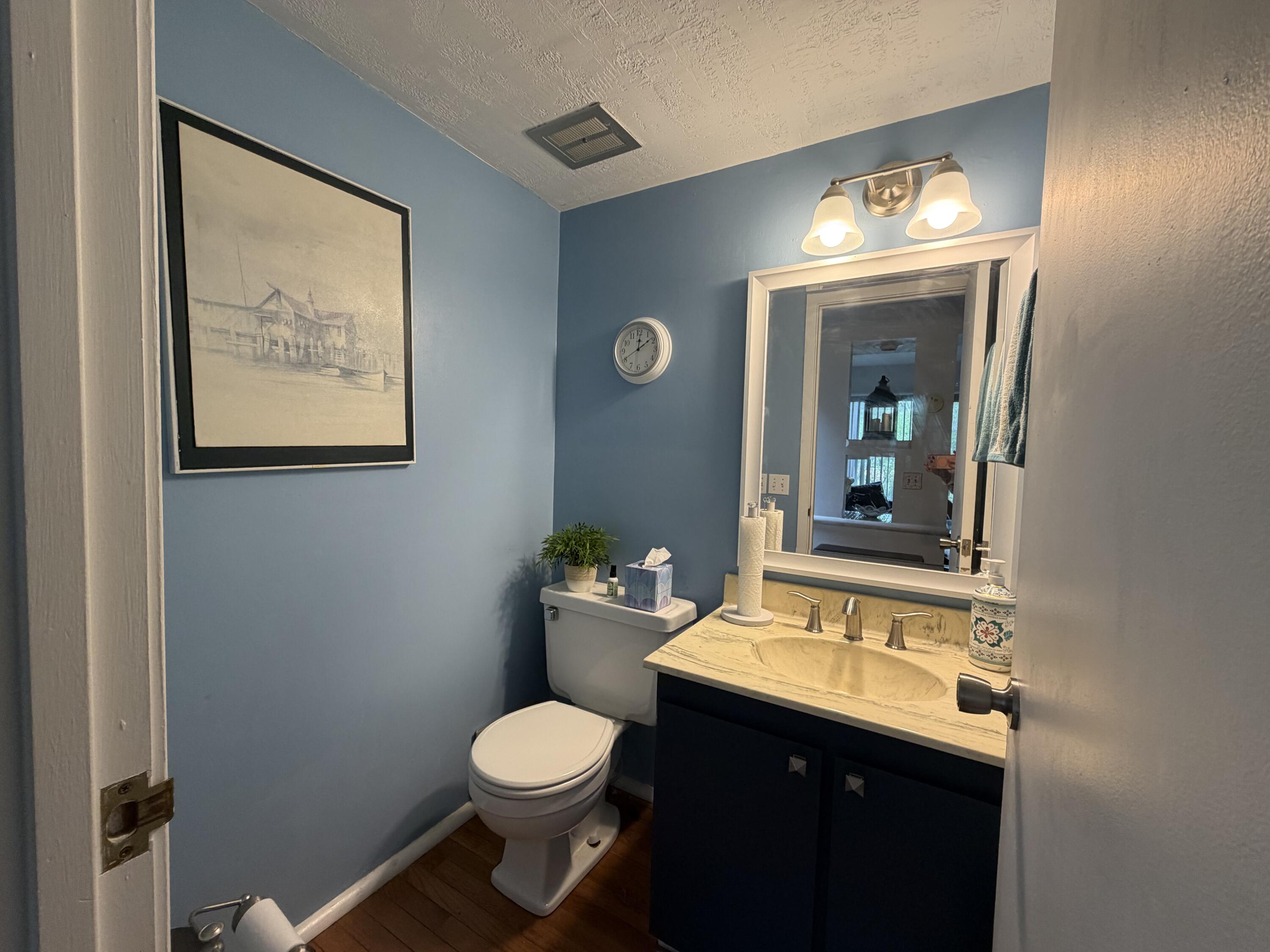 135 Balmoral Court Property Photo 6