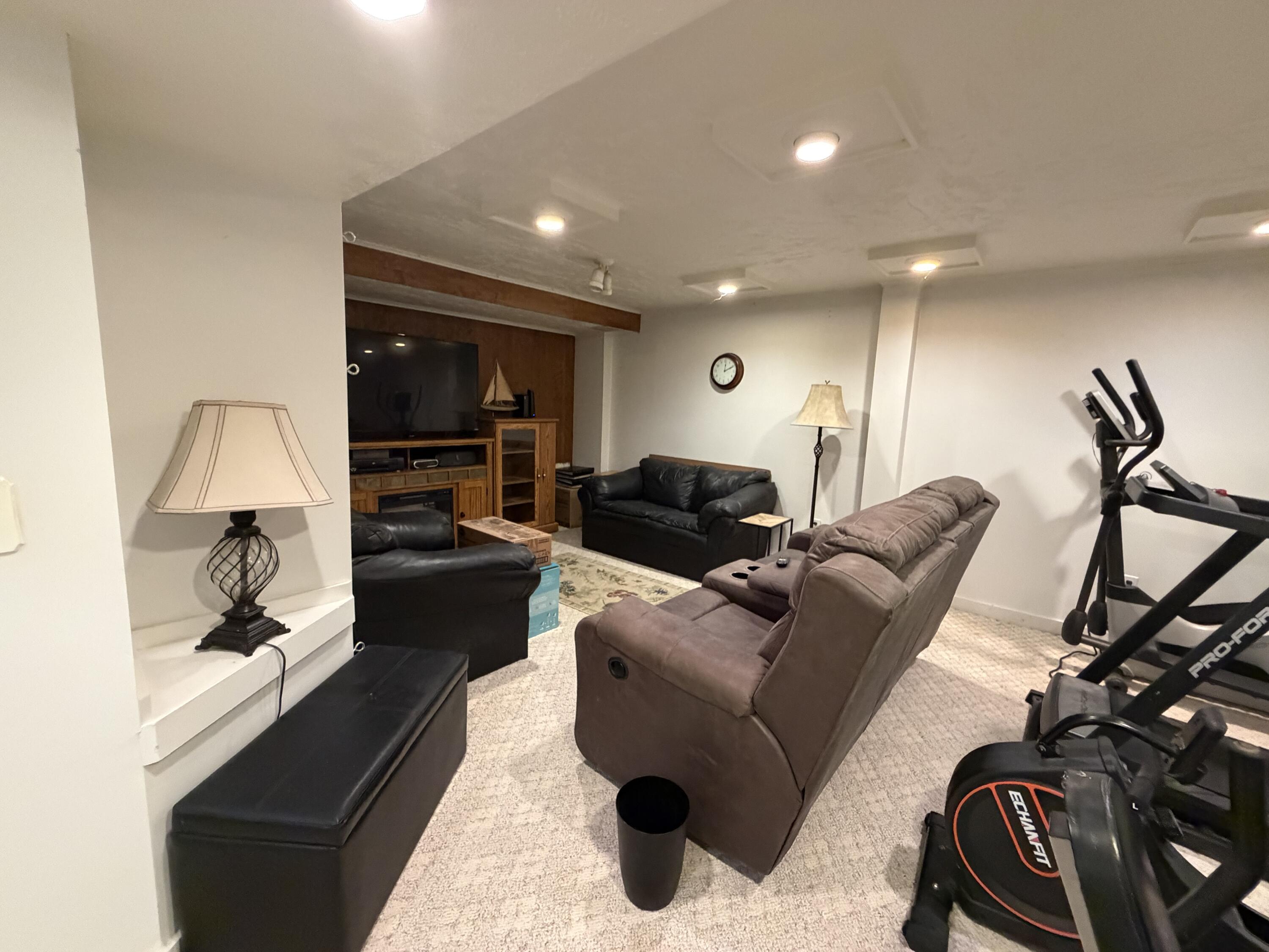 135 Balmoral Court Property Photo 17
