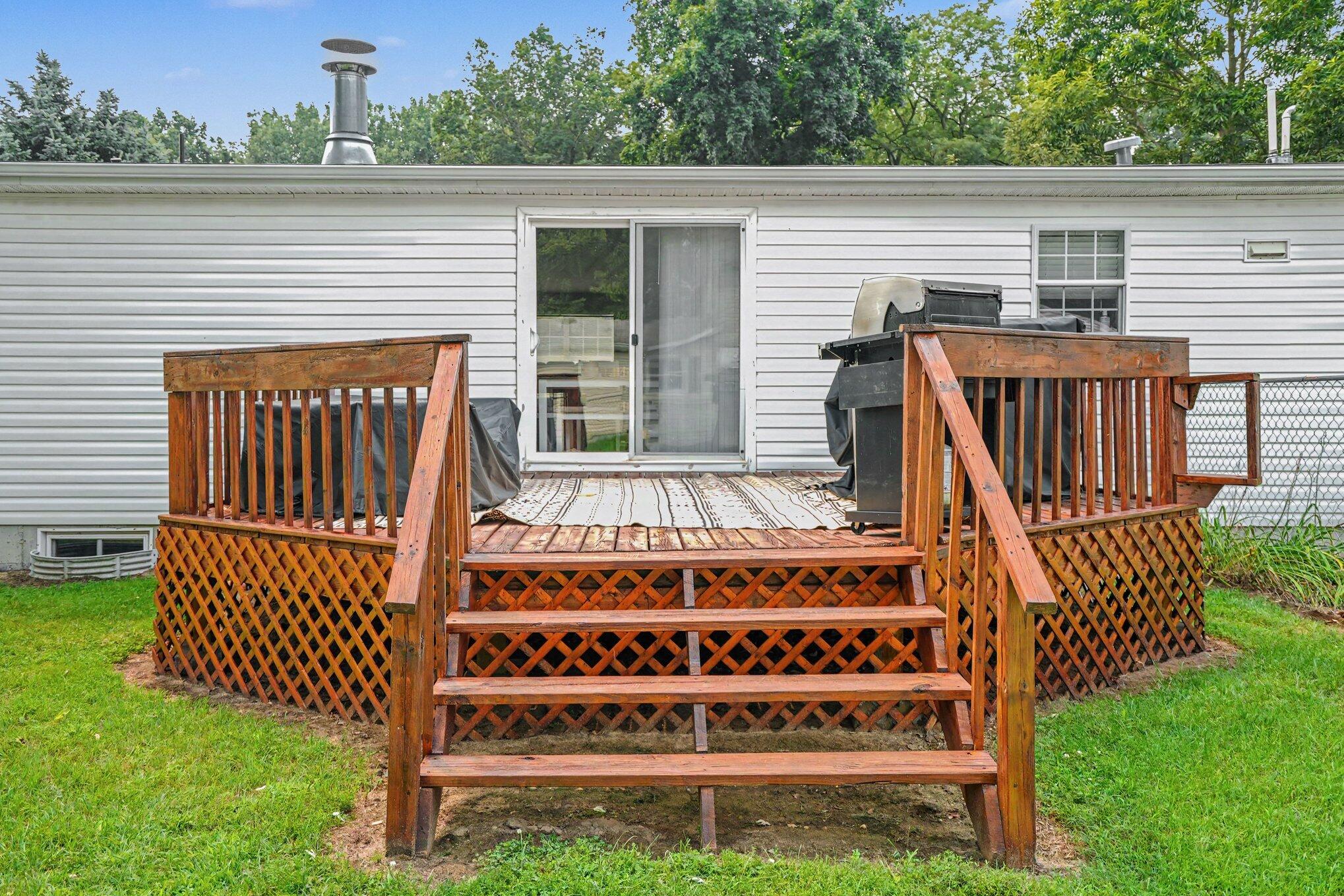 427 E Division Street Property Photo 5
