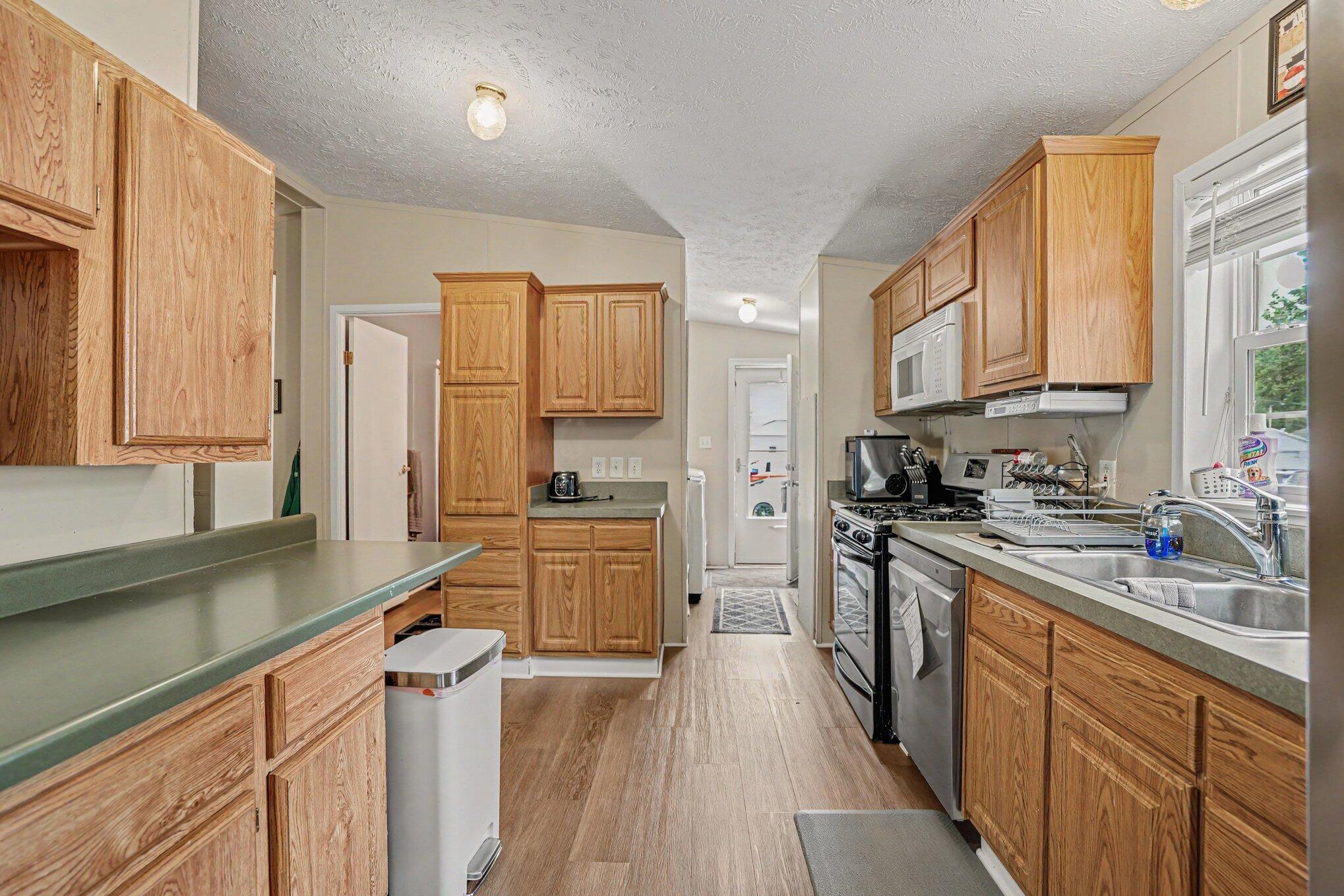 427 E Division Street Property Photo 9