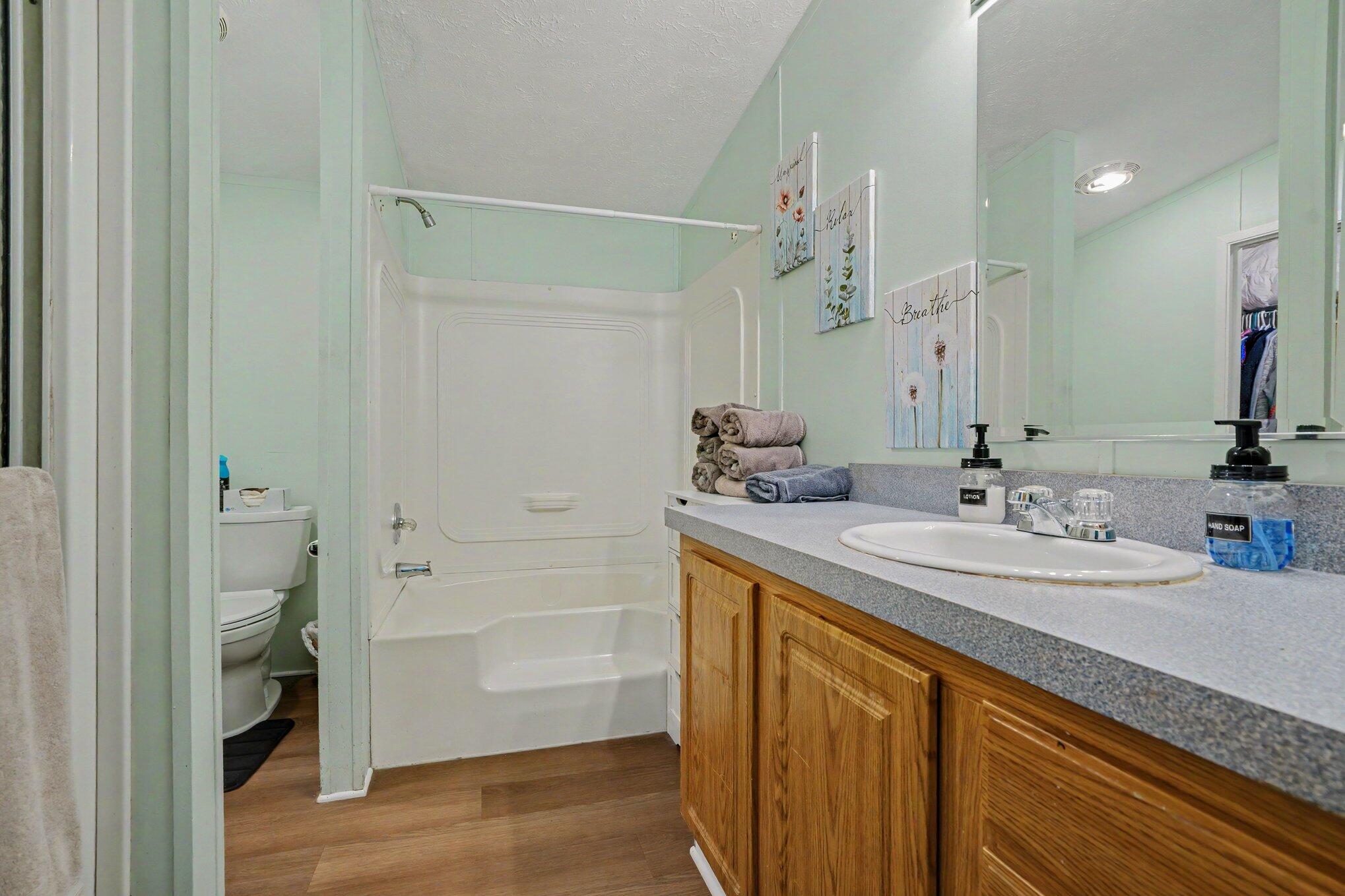 427 E Division Street Property Photo 12