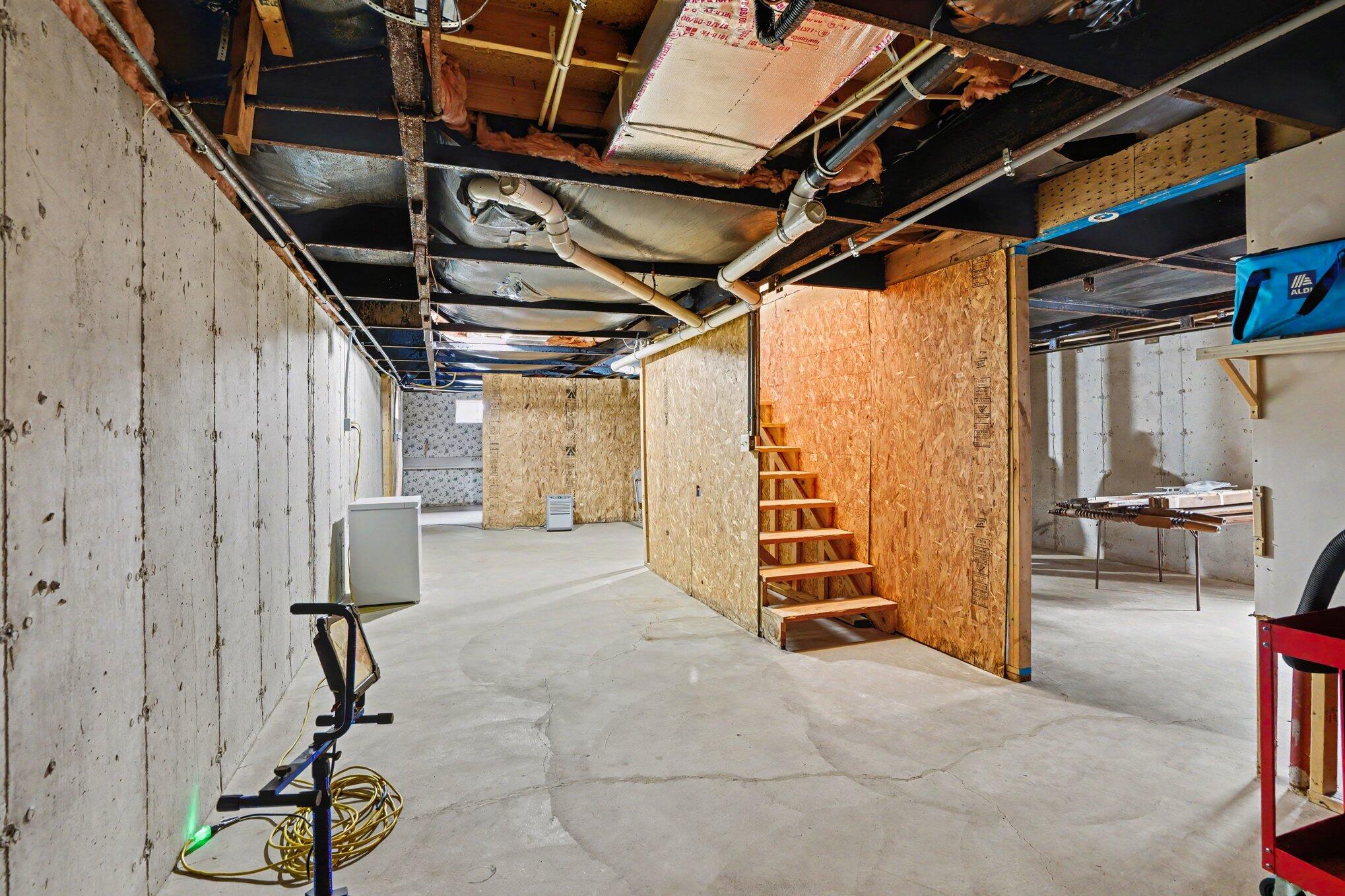 427 E Division Street Property Photo 18